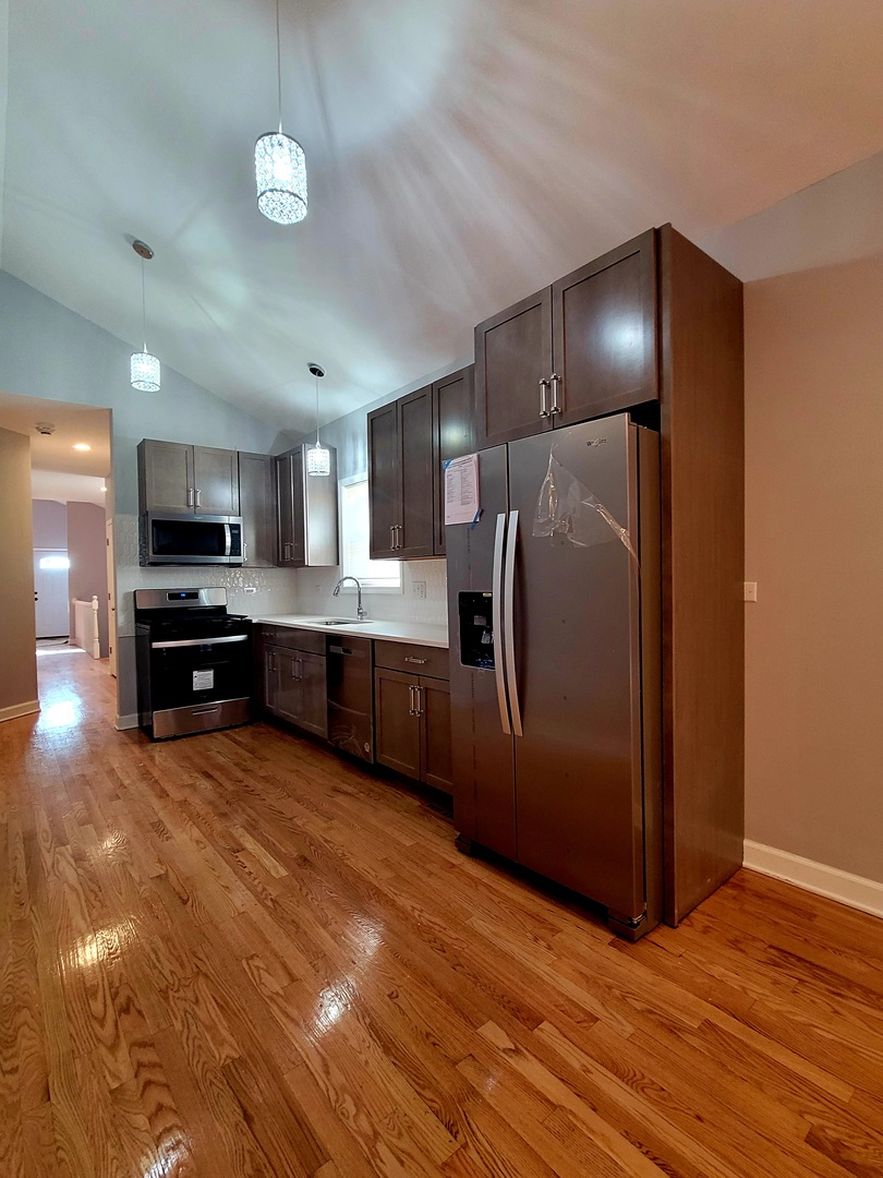 826 E 89TH Street