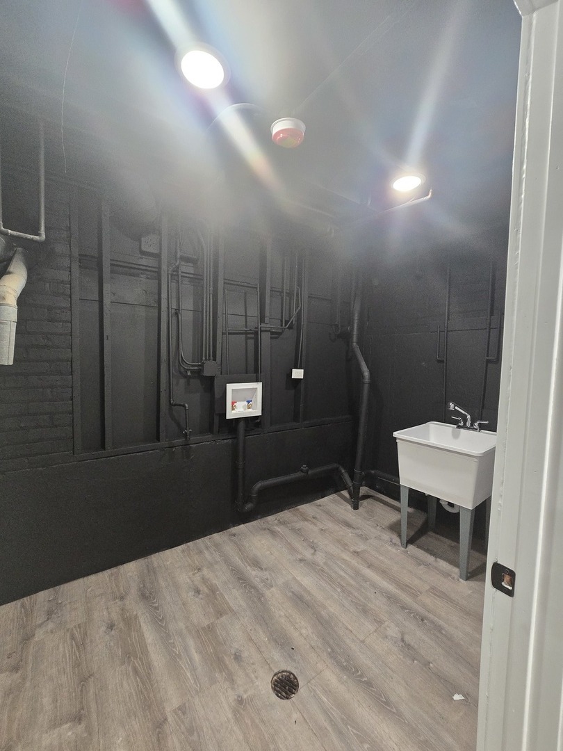 9727 S michigan Avenue S