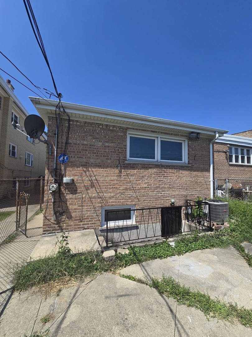 9727 S michigan Avenue S