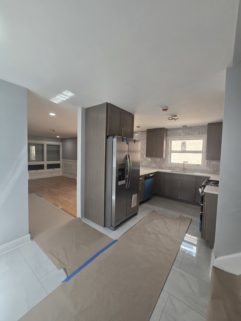 9727 S michigan Avenue S