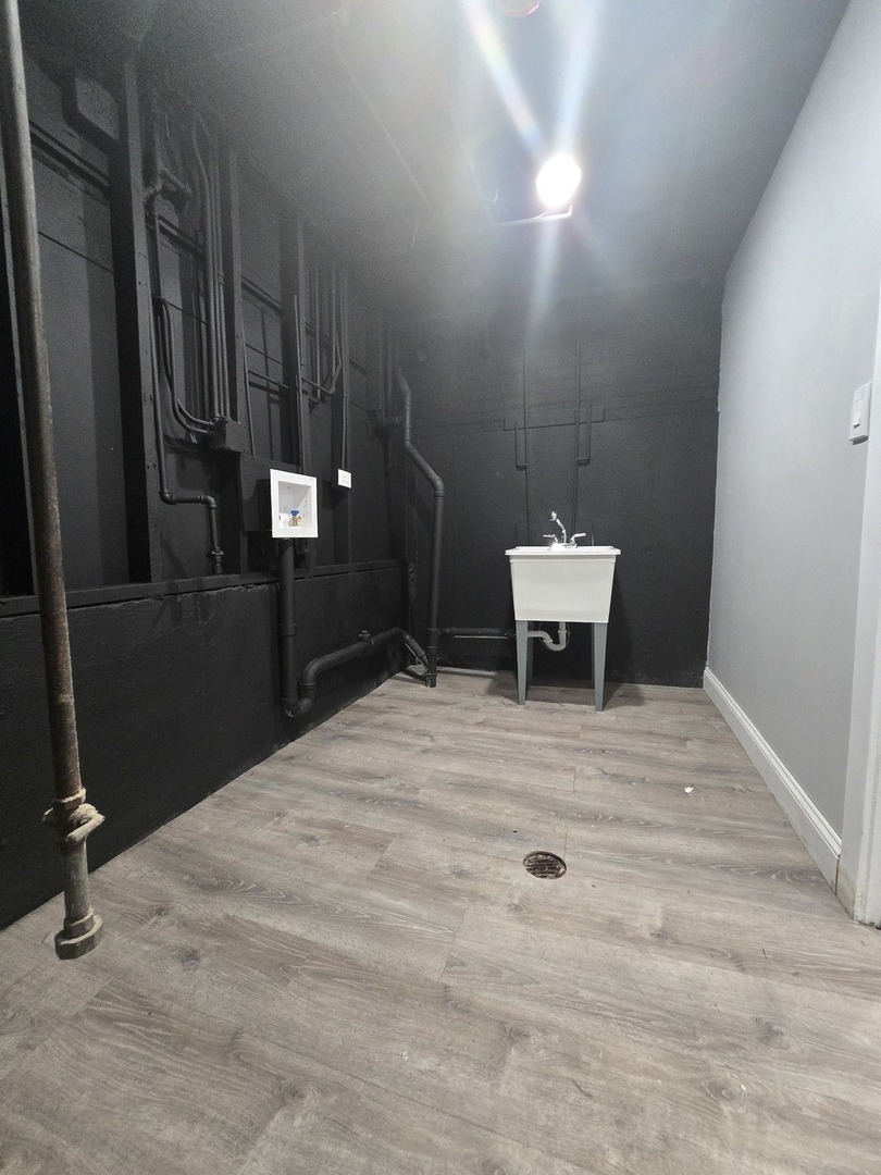 9727 S michigan Avenue S