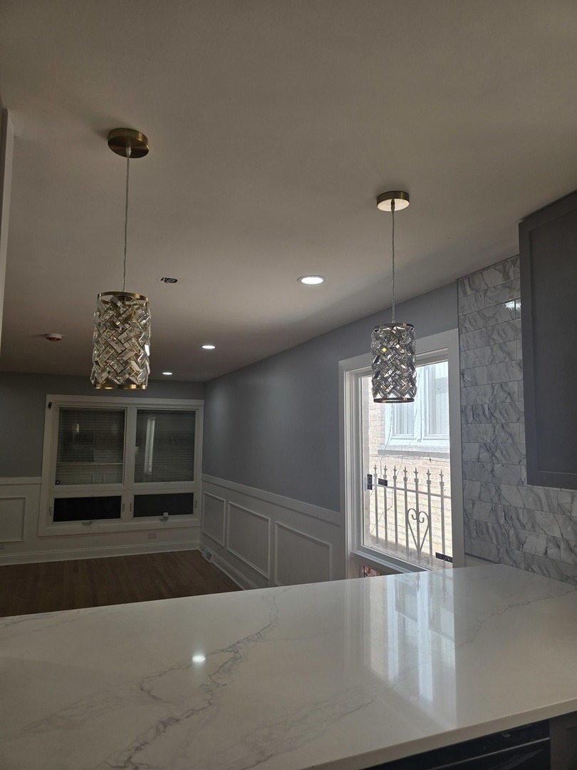 9727 S michigan Avenue S