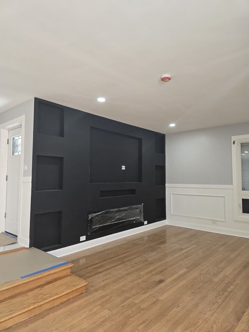 9727 S michigan Avenue S