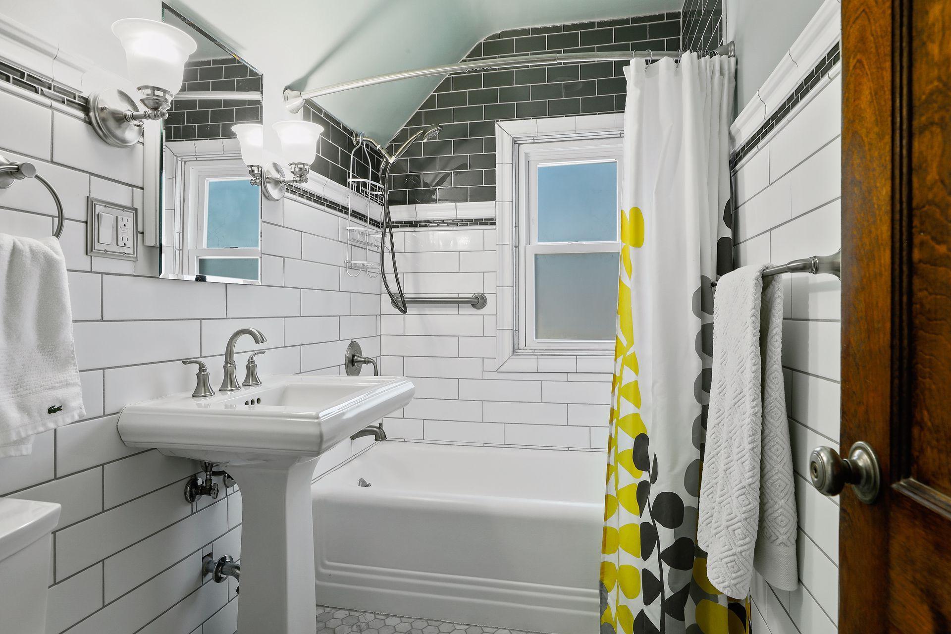 762 Montana Avenue E