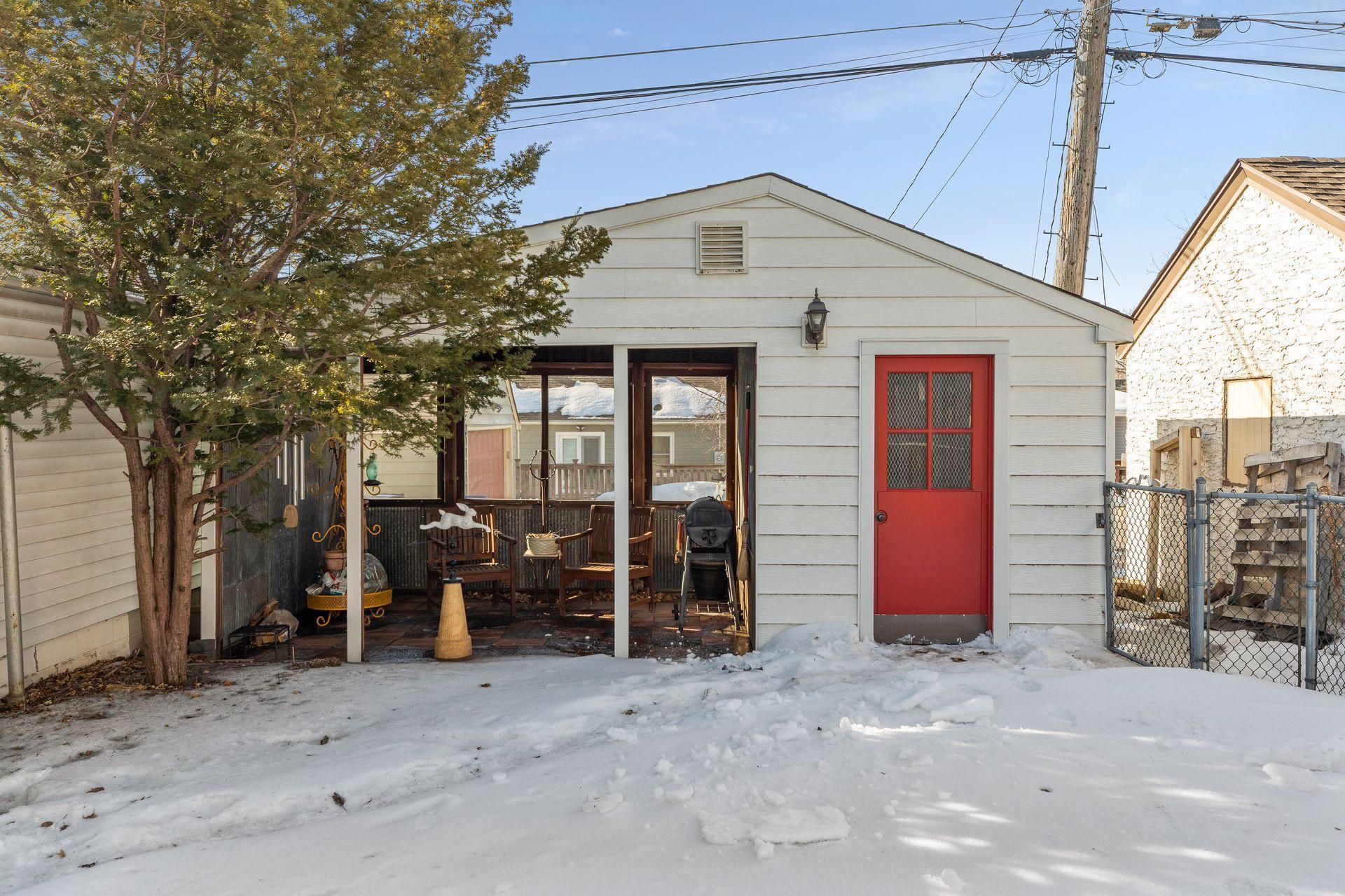 762 Montana Avenue E