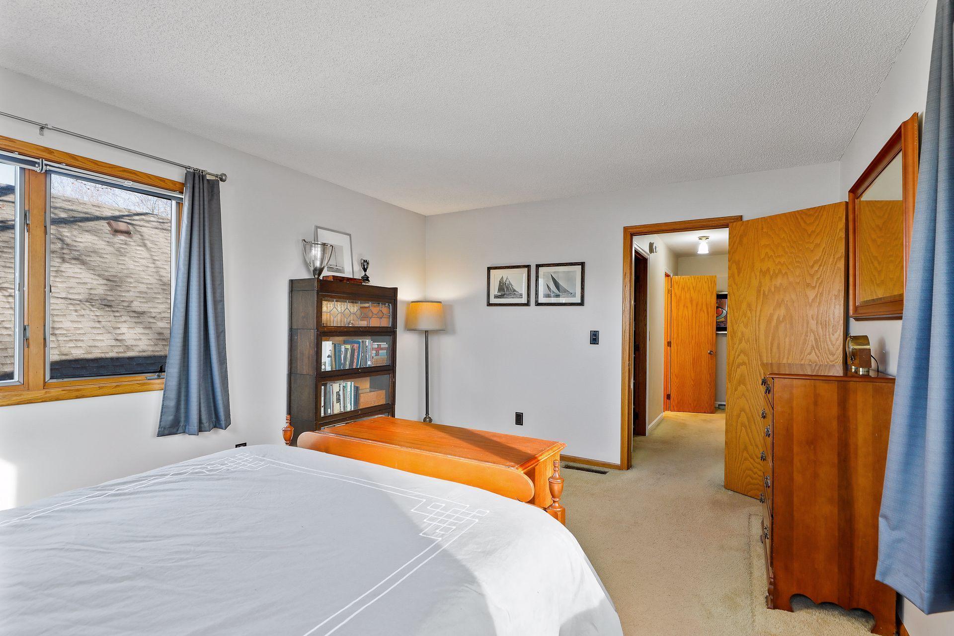 762 Montana Avenue E