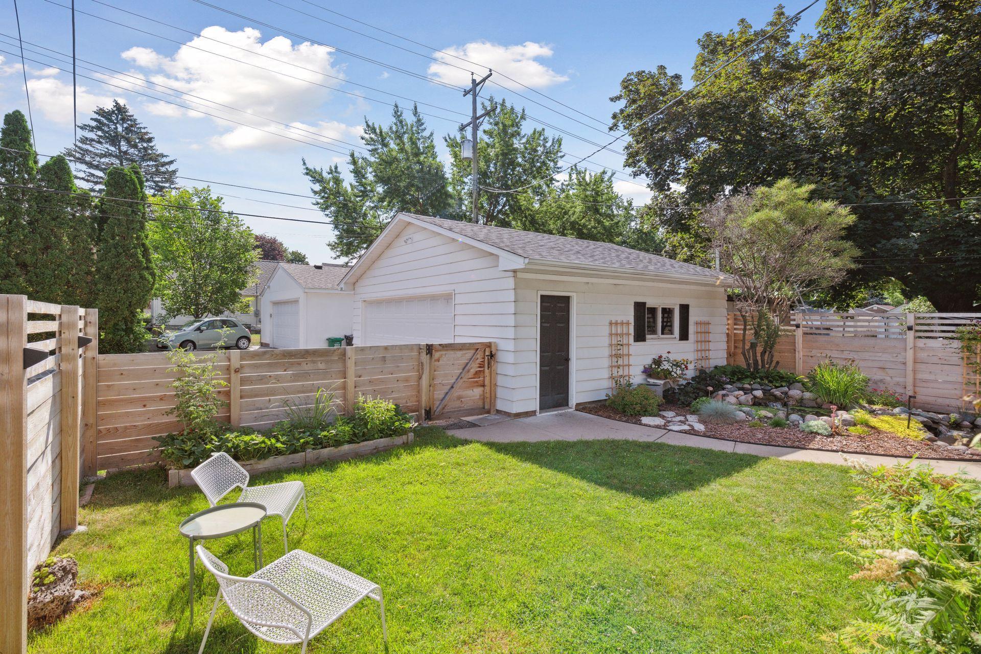 3105 Mckinley Street NE