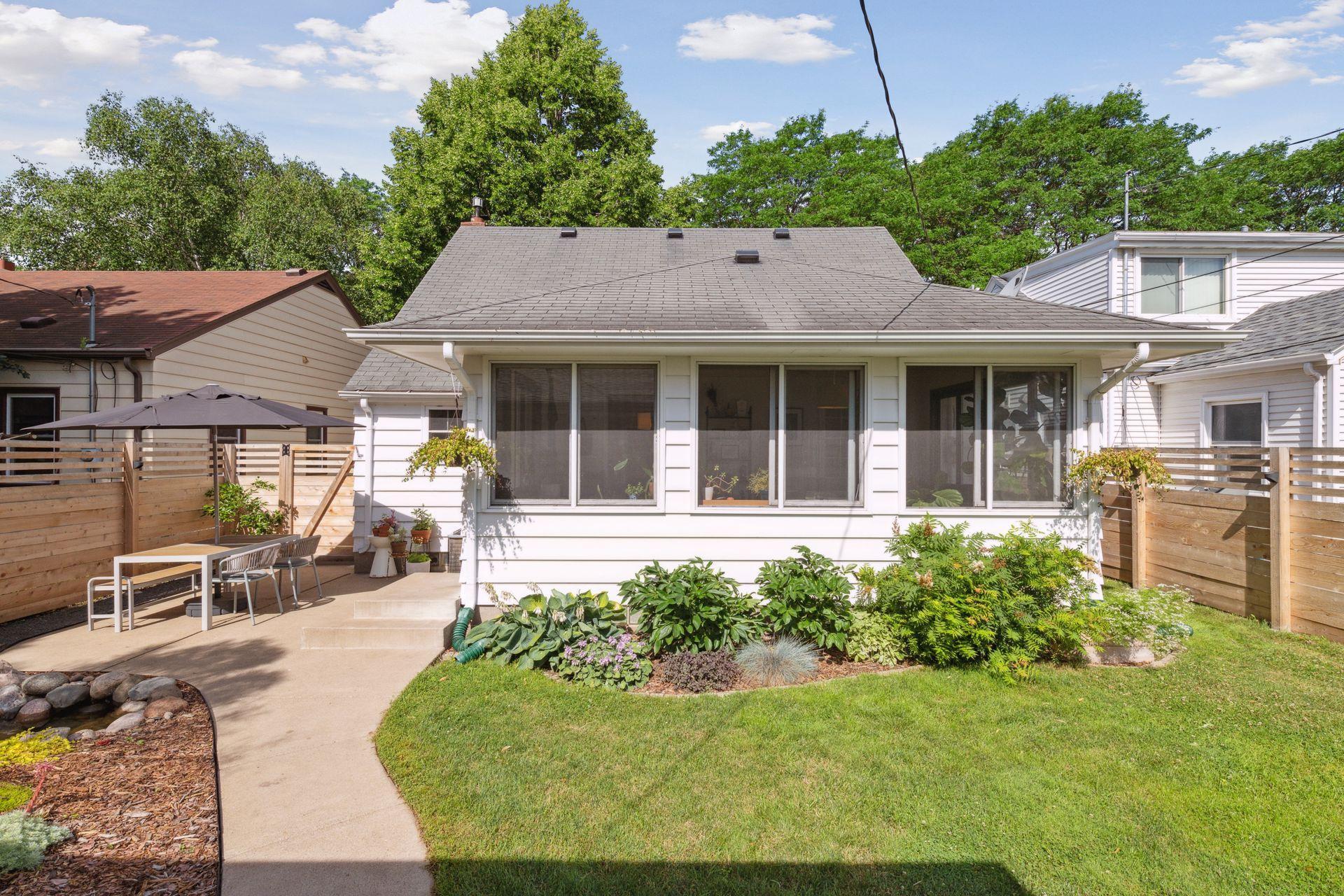 3105 Mckinley Street NE