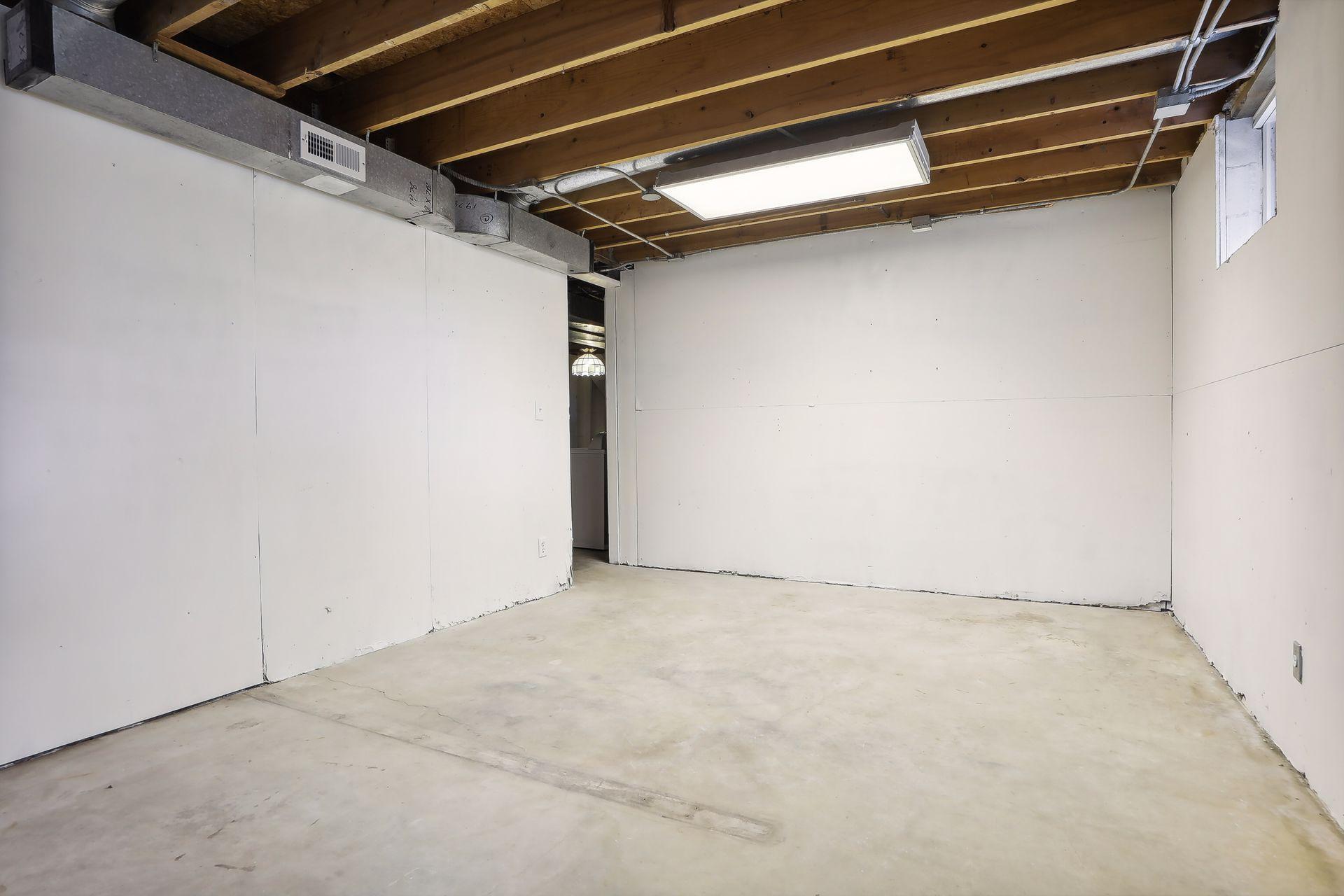 1686 Skillman Avenue W