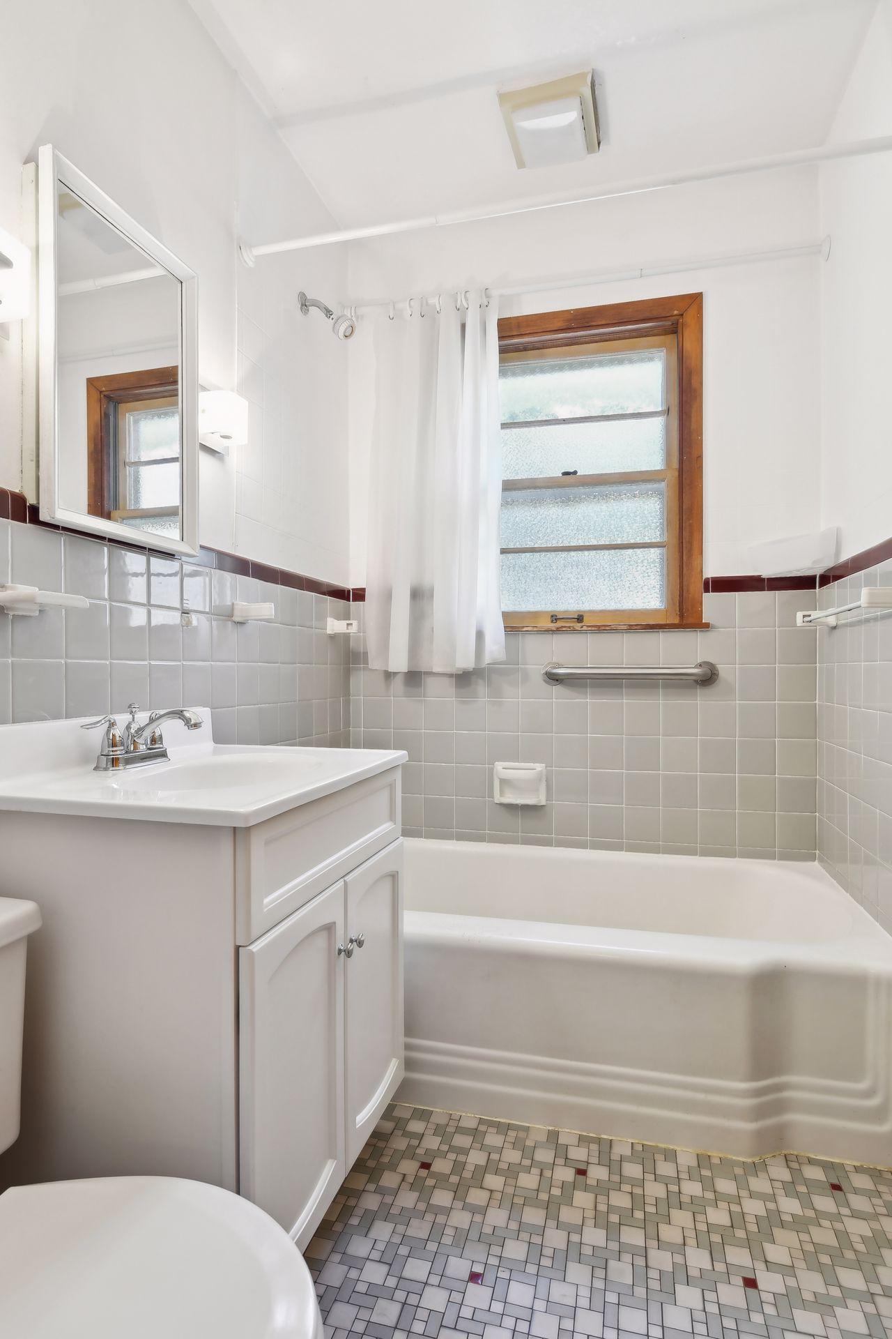 3134 Hayes Street NE