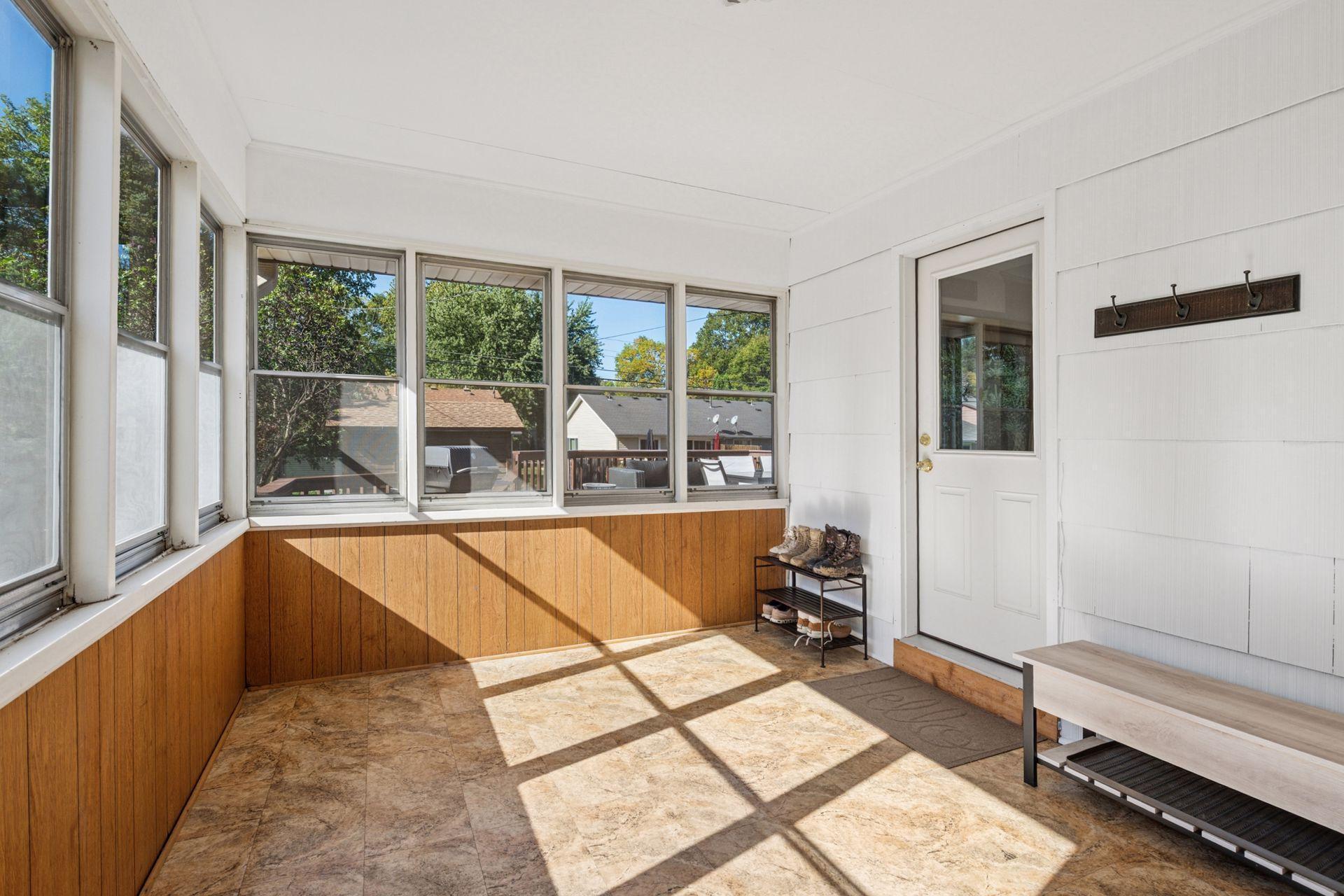 2648 Yosemite Avenue S