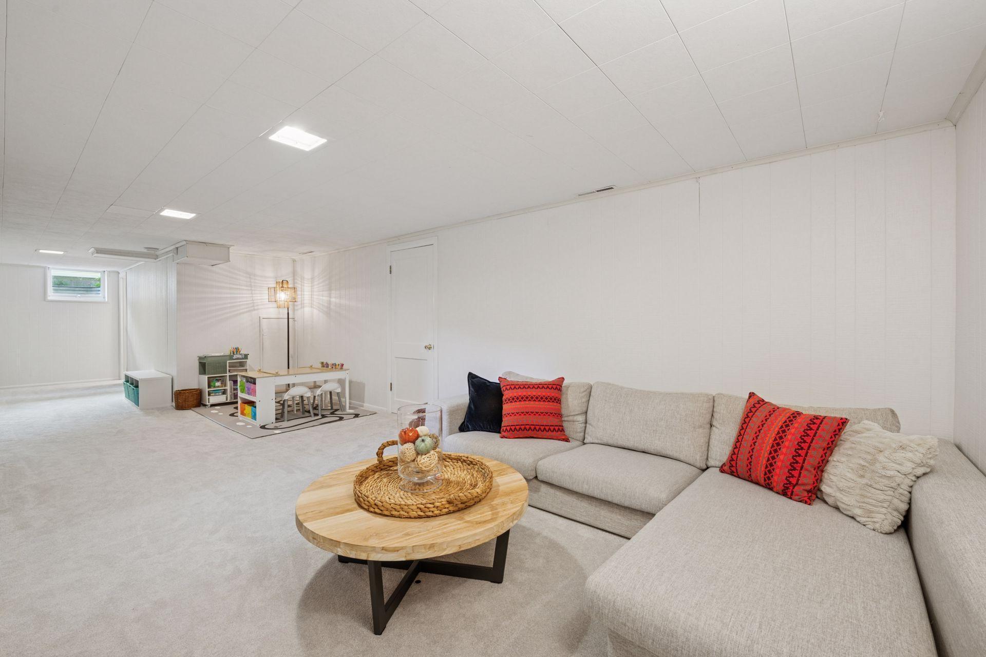 2648 Yosemite Avenue S