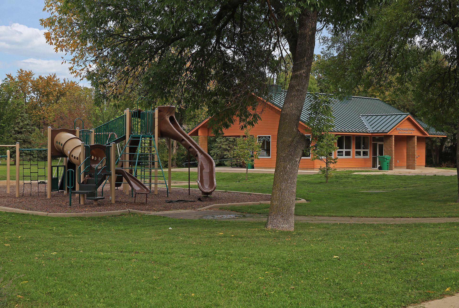 2648 Yosemite Avenue S