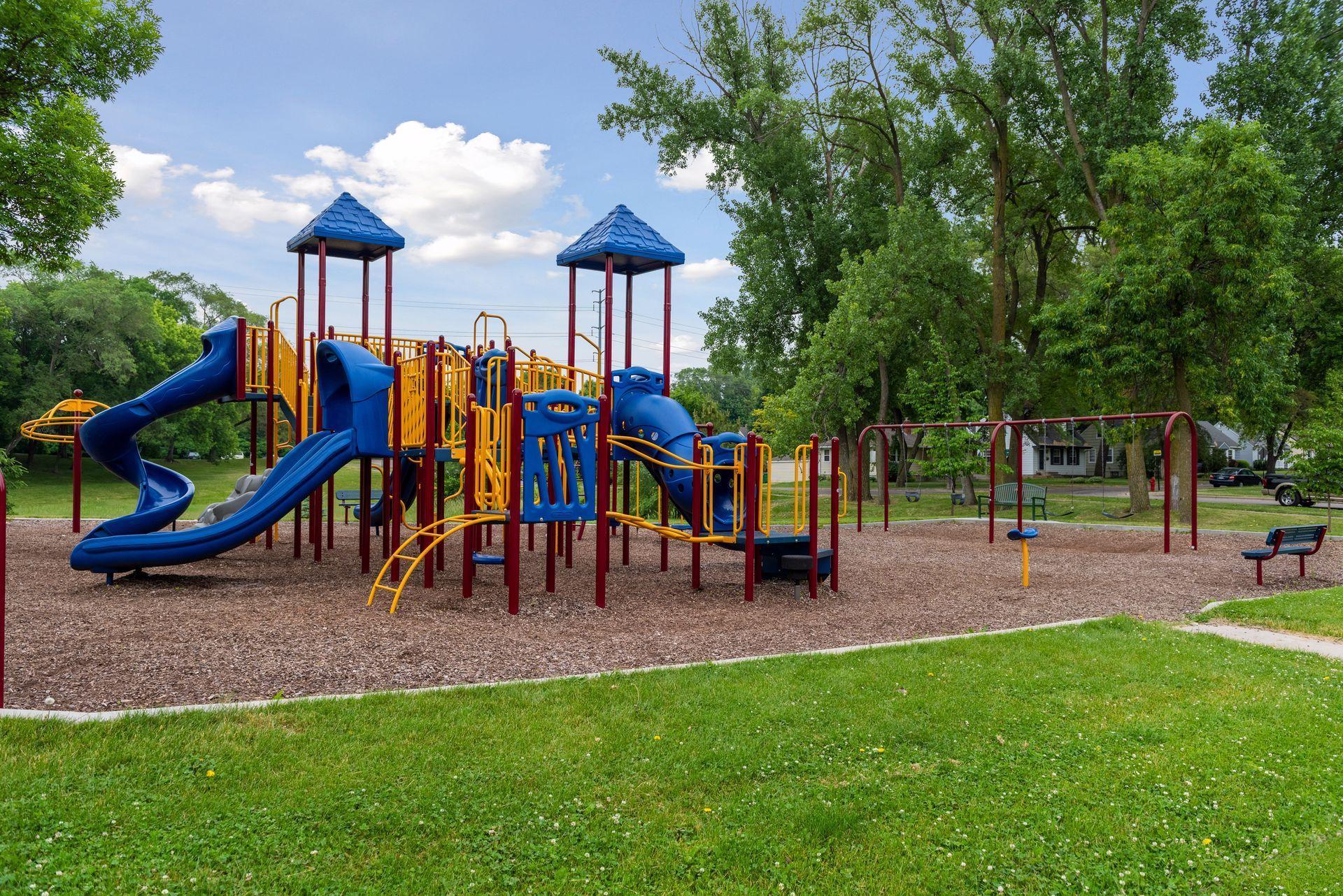 2648 Yosemite Avenue S