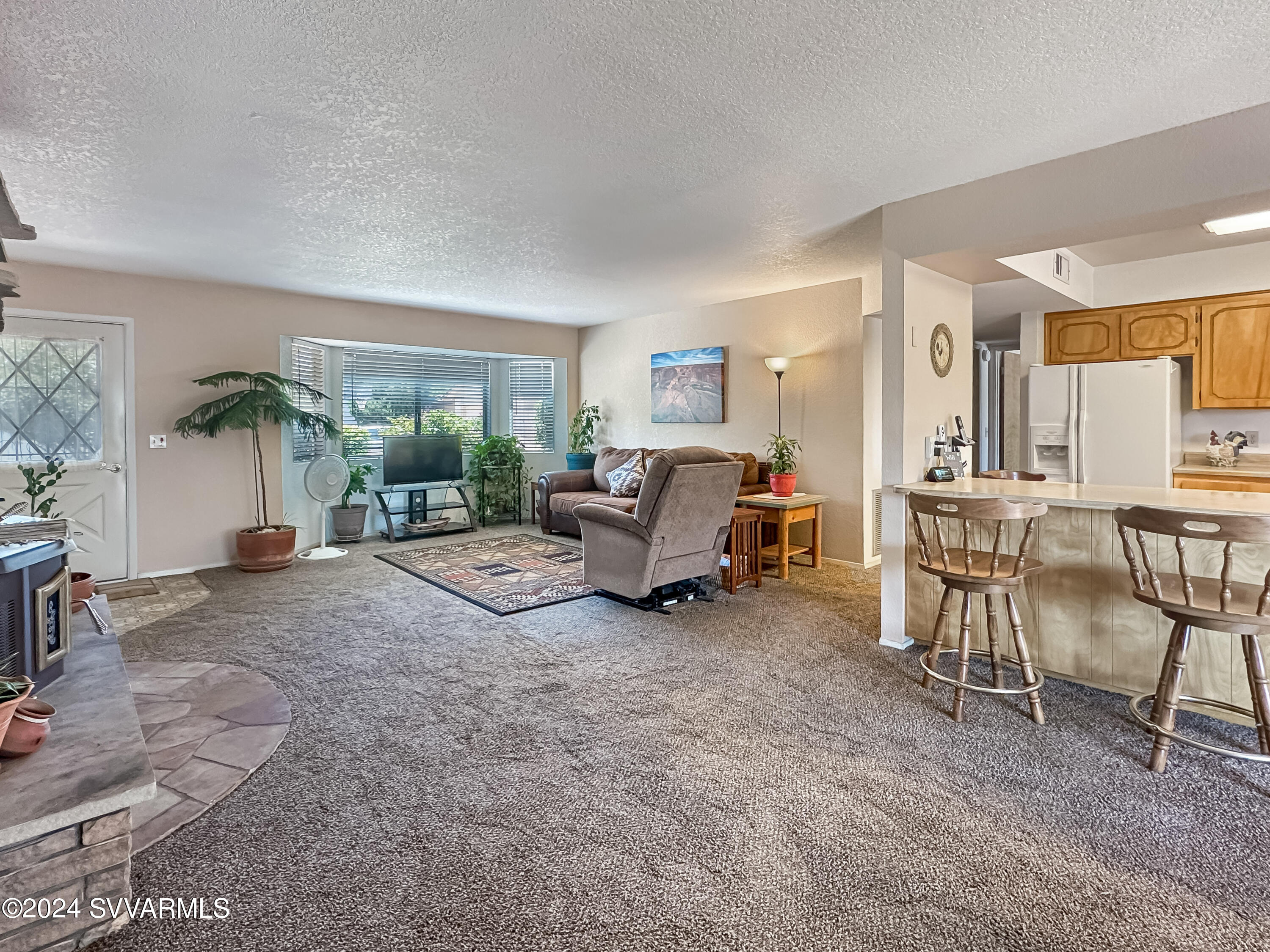 1027 S Tonapah