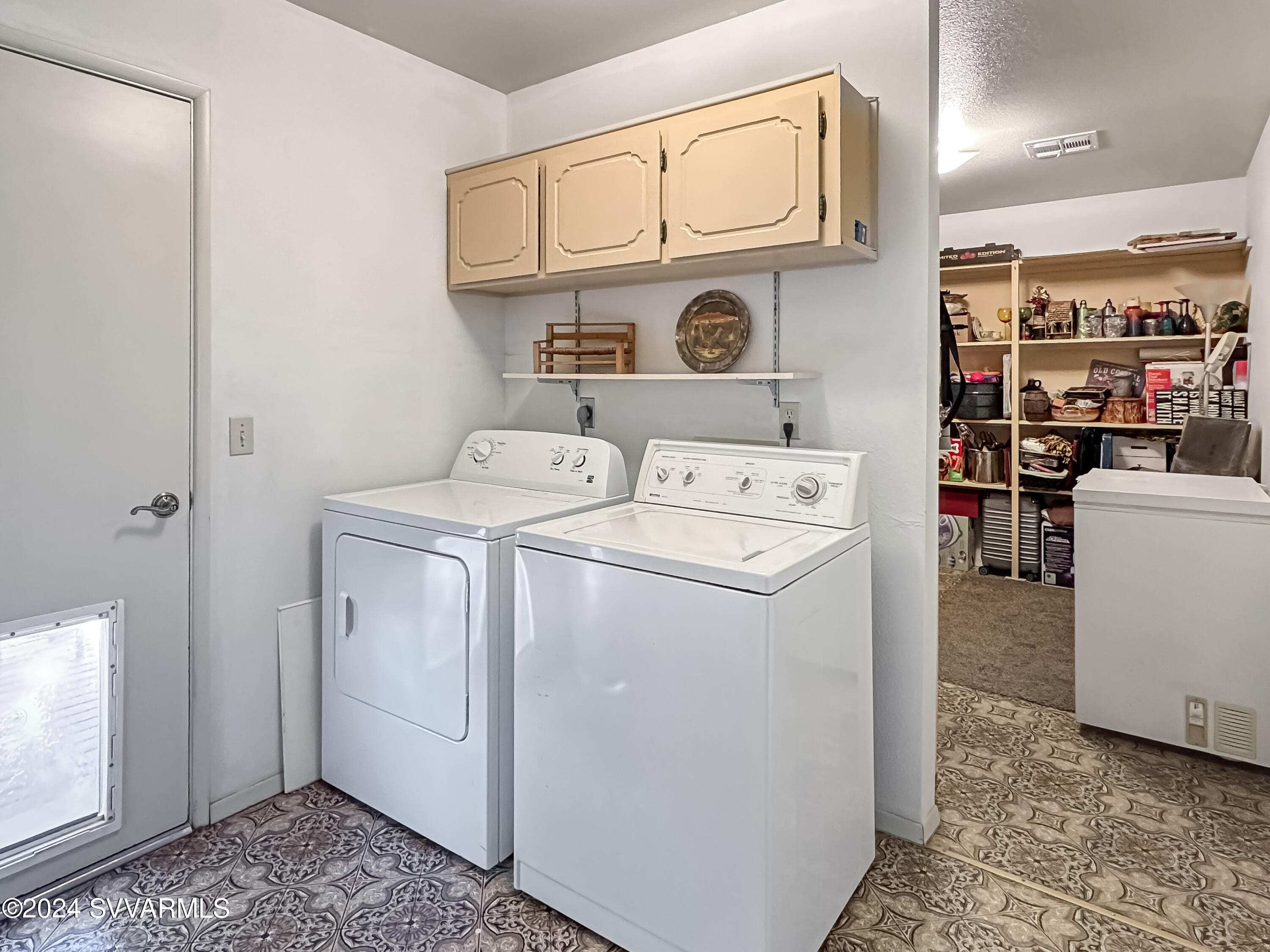 1027 S Tonapah