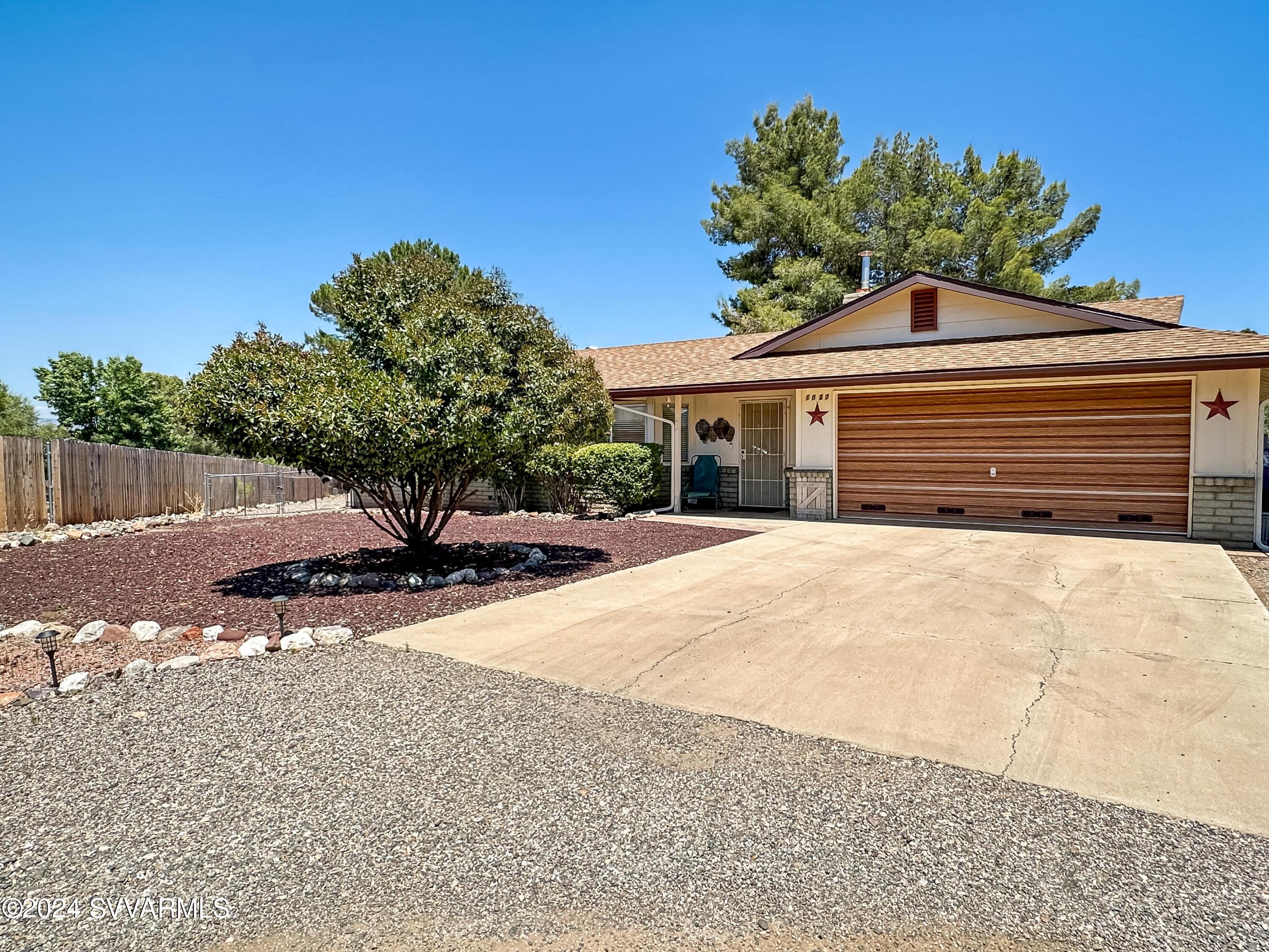1027 S Tonapah