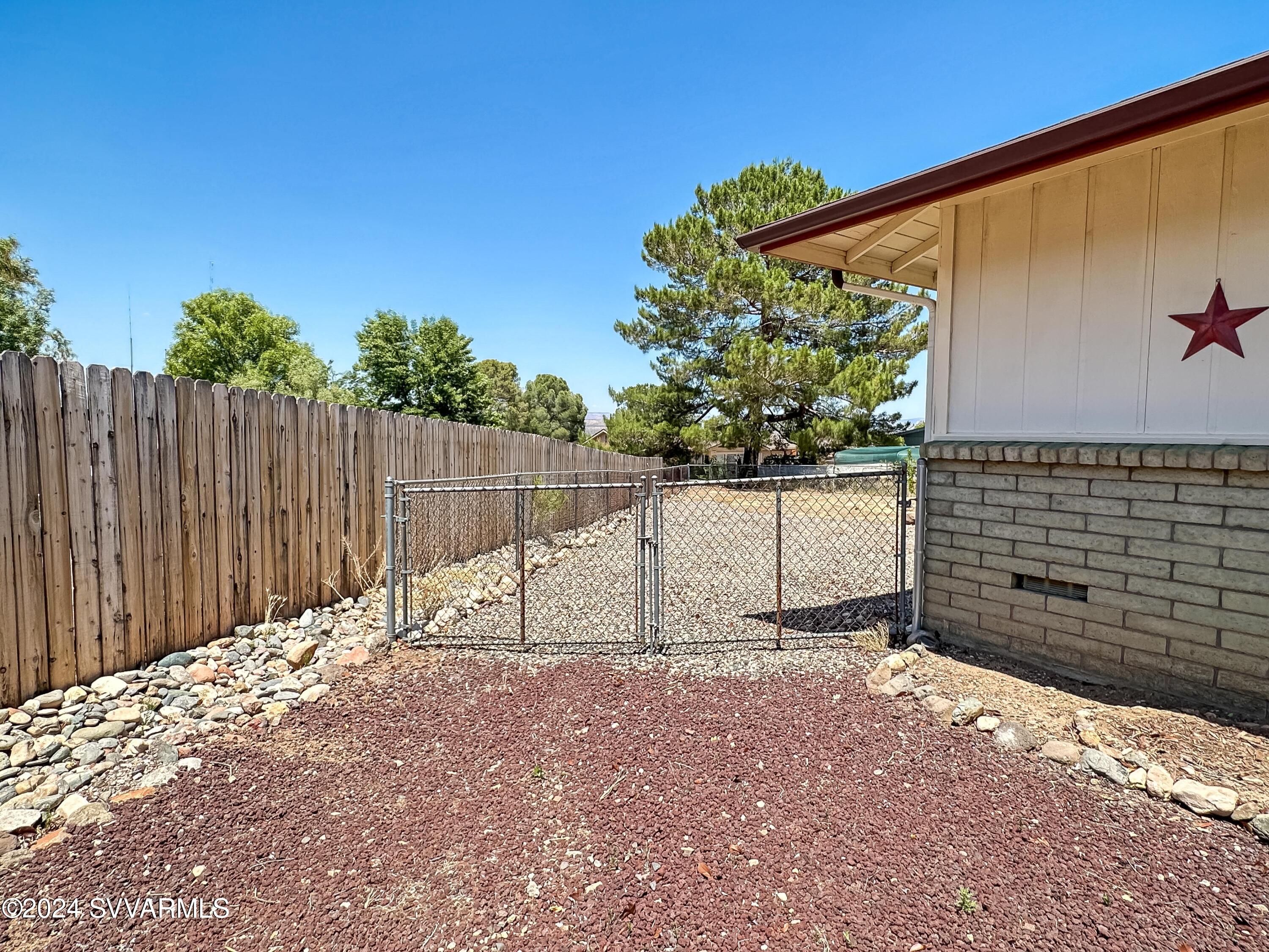 1027 S Tonapah
