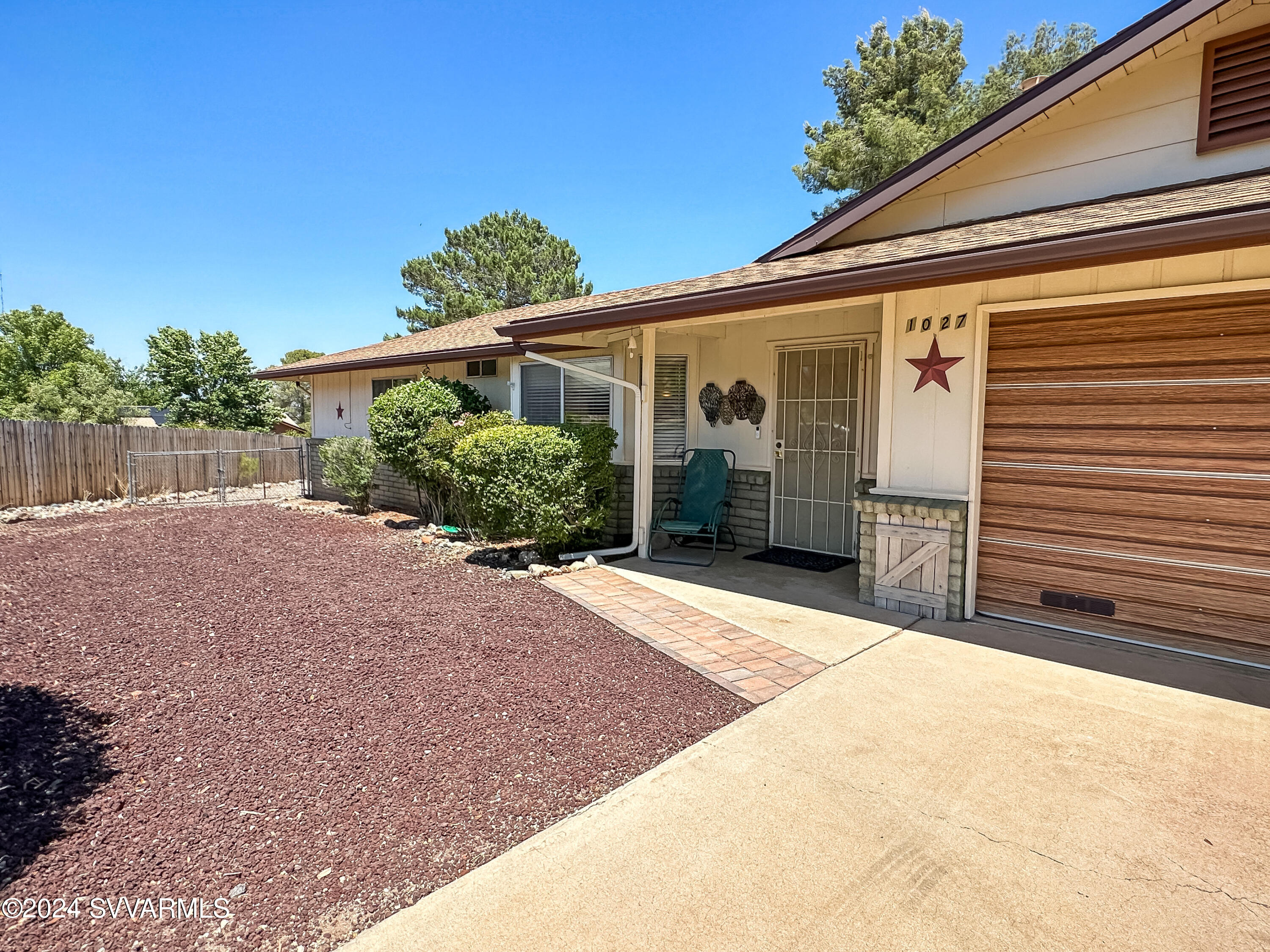 1027 S Tonapah