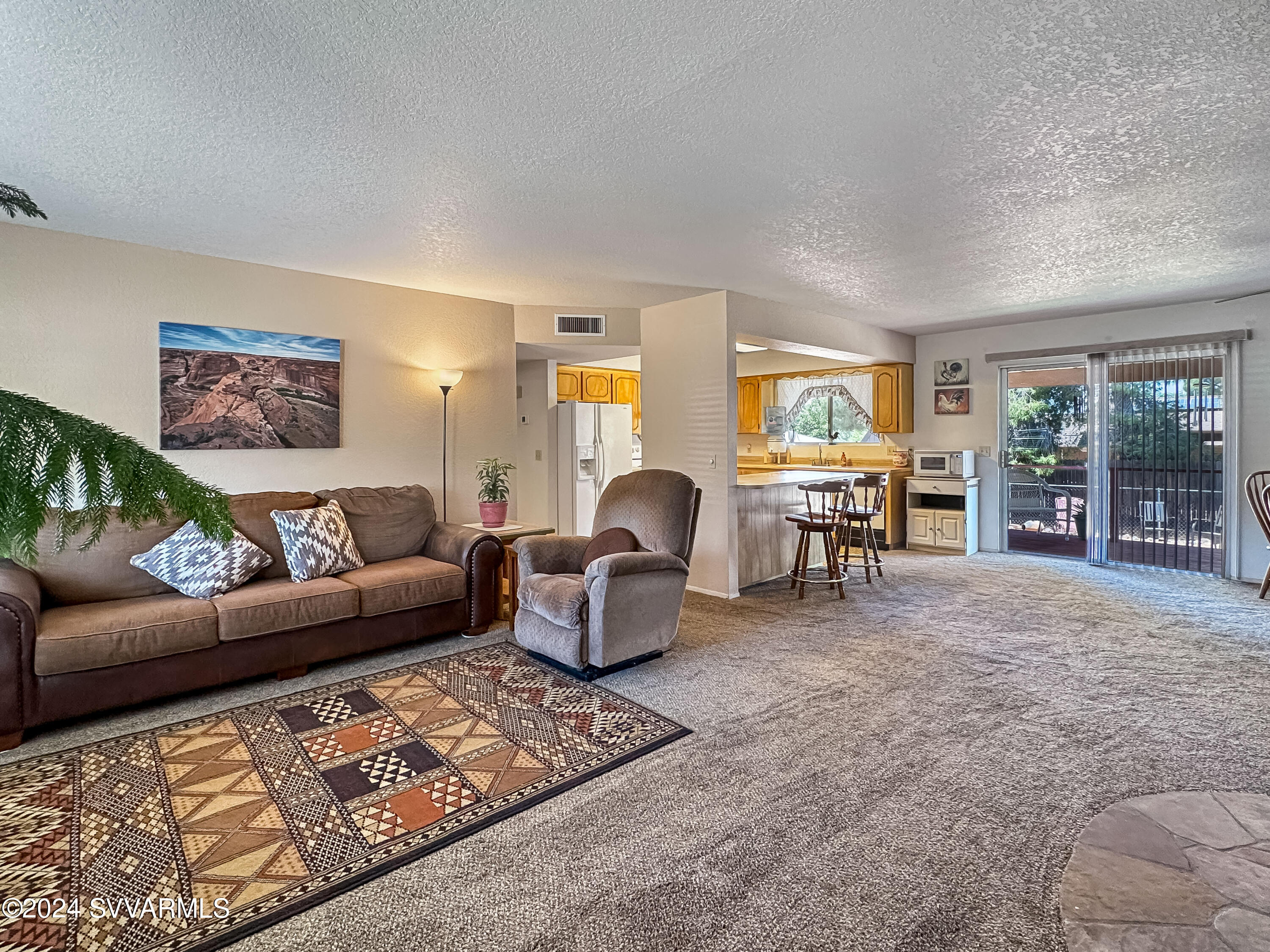 1027 S Tonapah