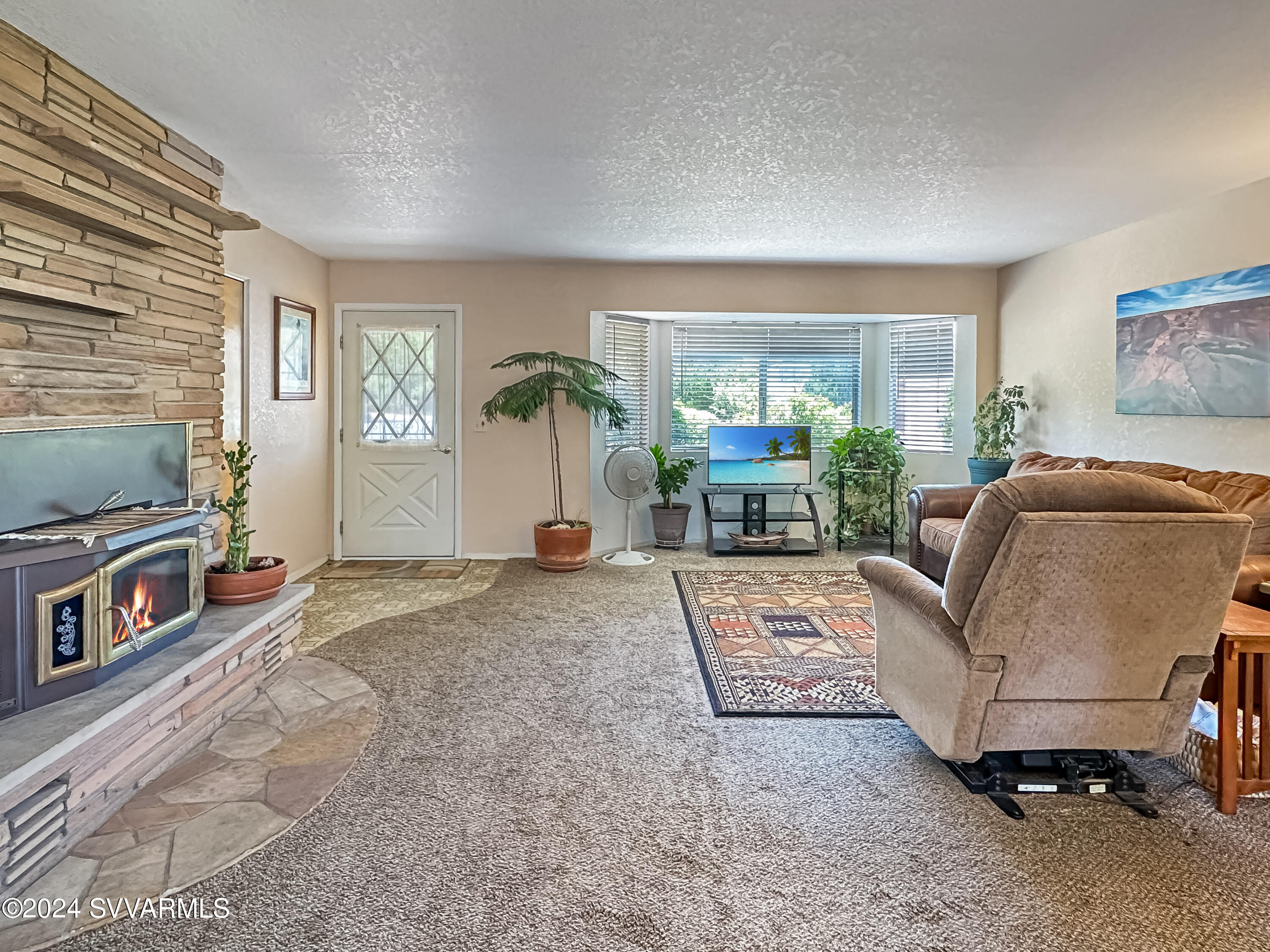 1027 S Tonapah