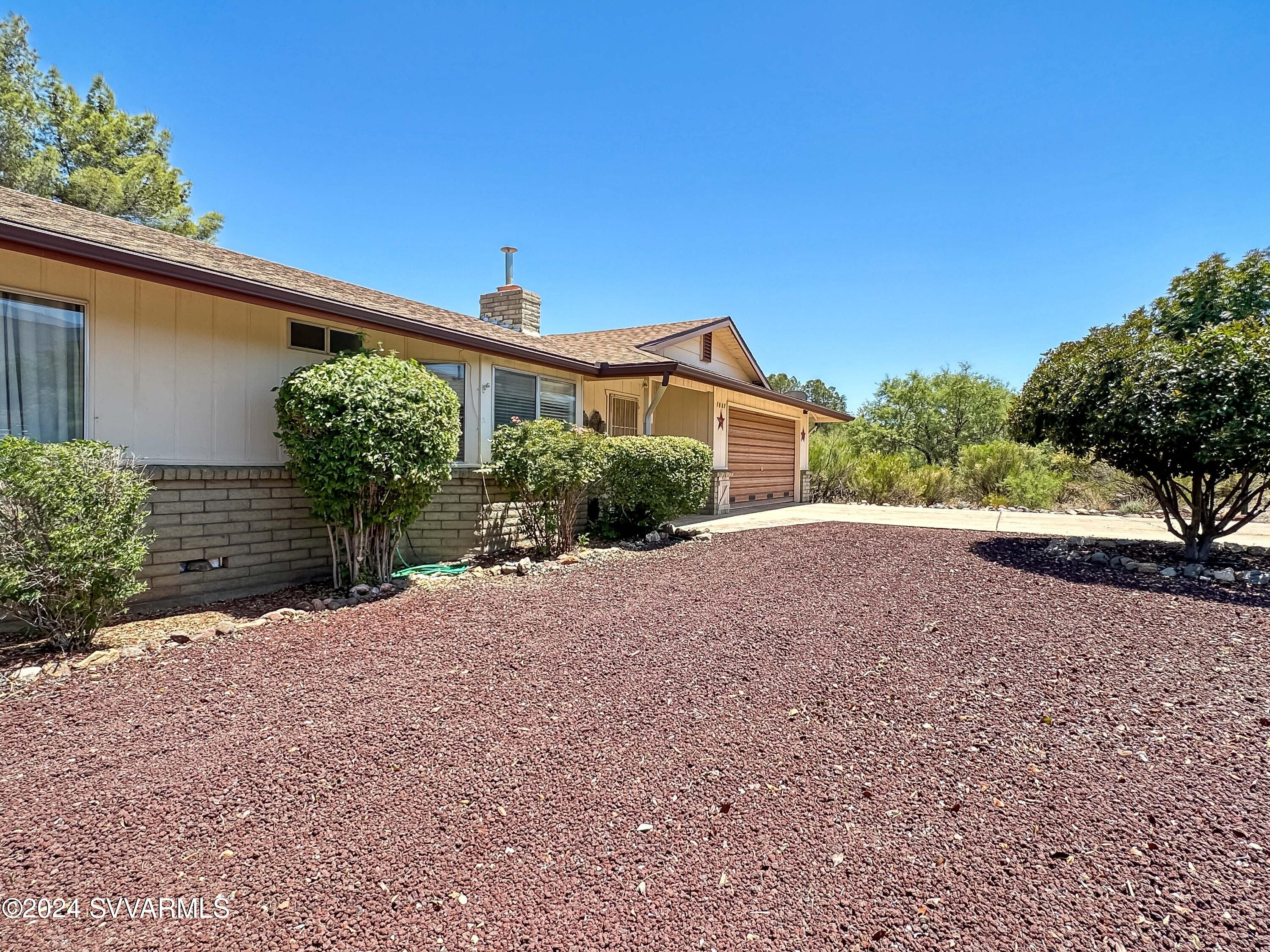 1027 S Tonapah