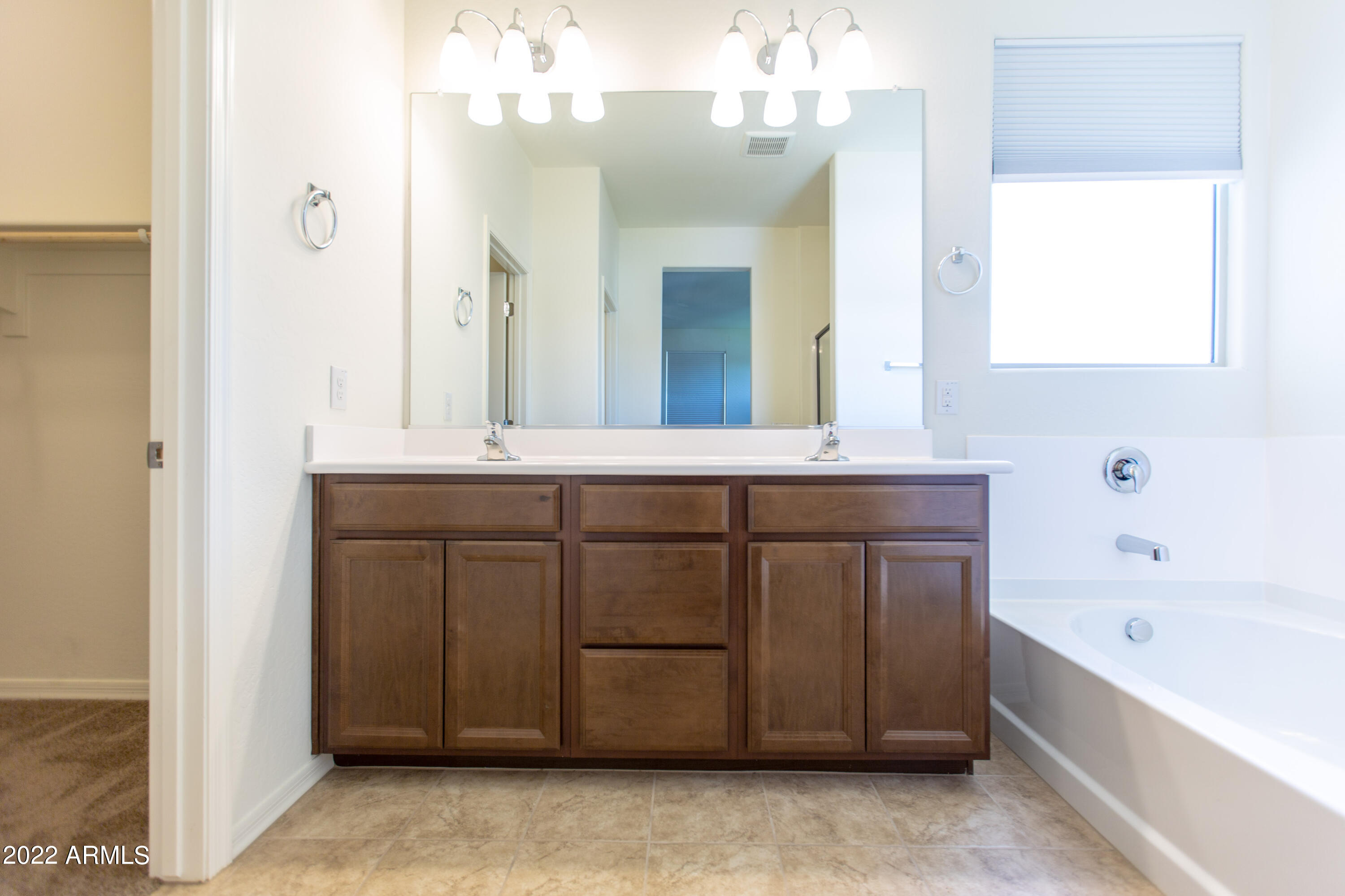 2818 S LYNCH --