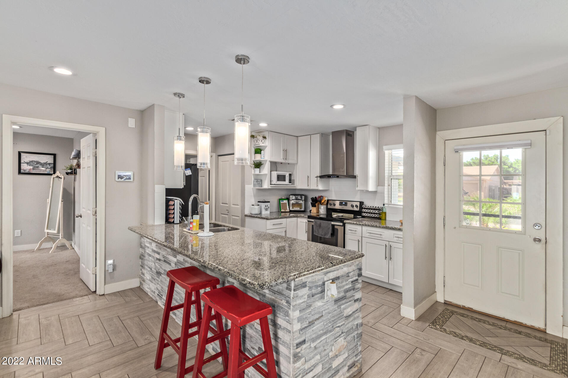 915 W LOUGHLIN Drive