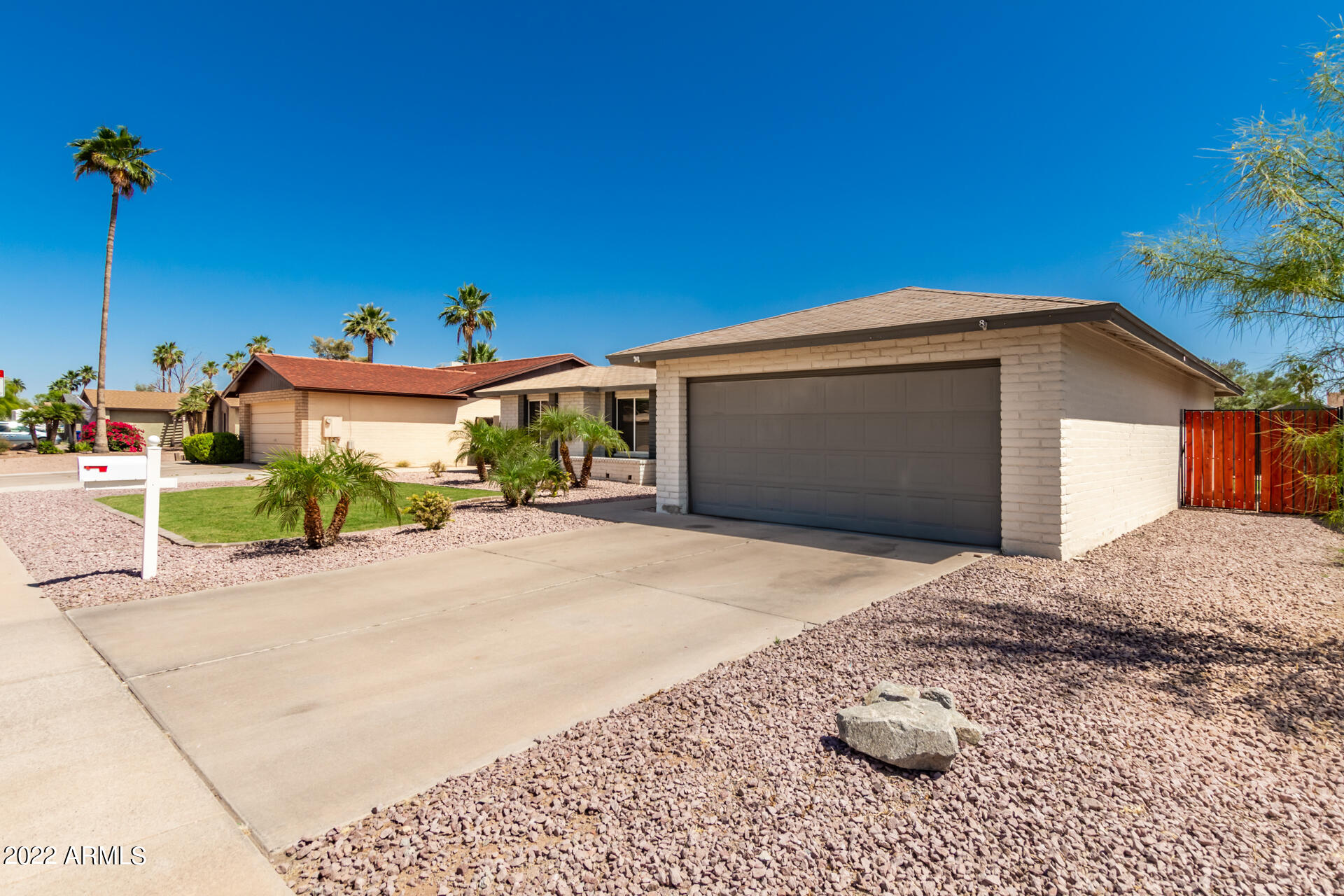 915 W LOUGHLIN Drive