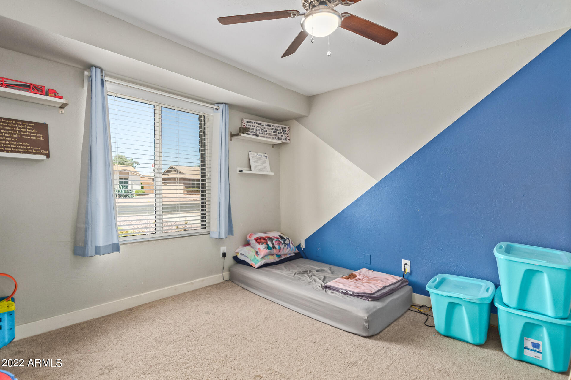 915 W LOUGHLIN Drive