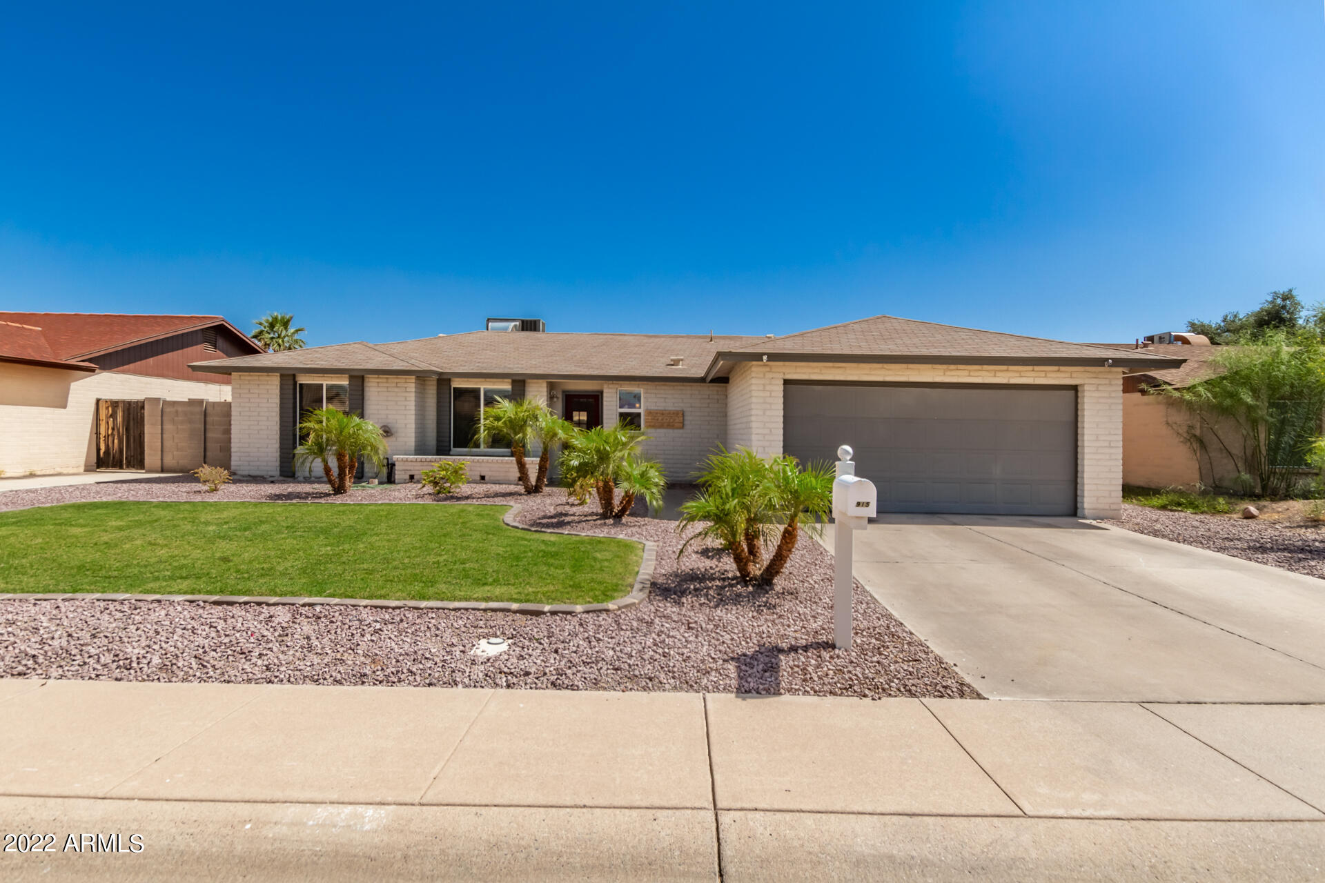 915 W LOUGHLIN Drive