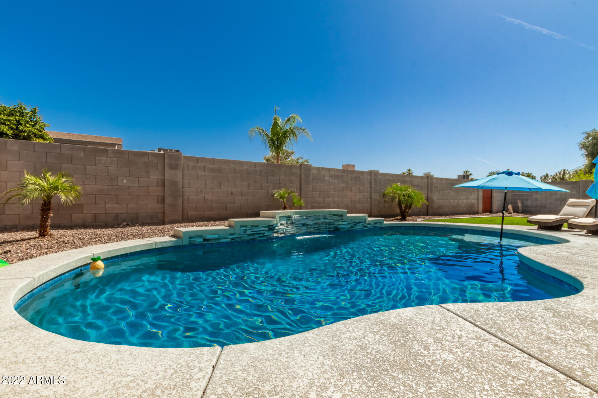 915 W LOUGHLIN Drive