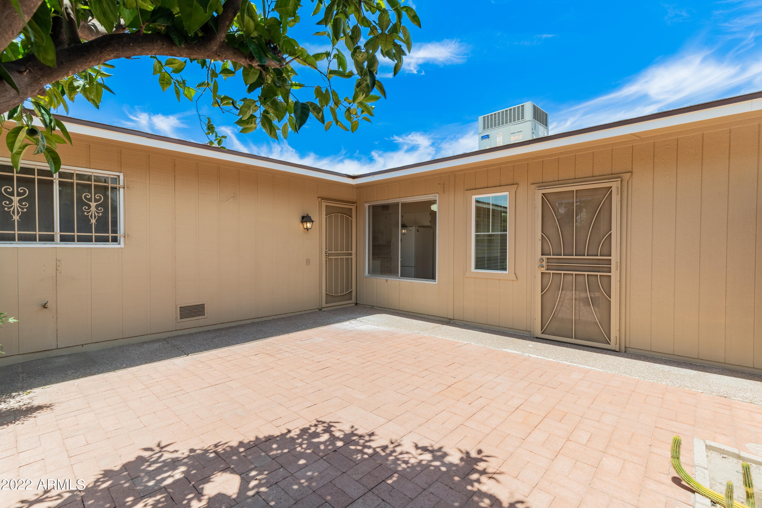 10525 W GRANADA Drive