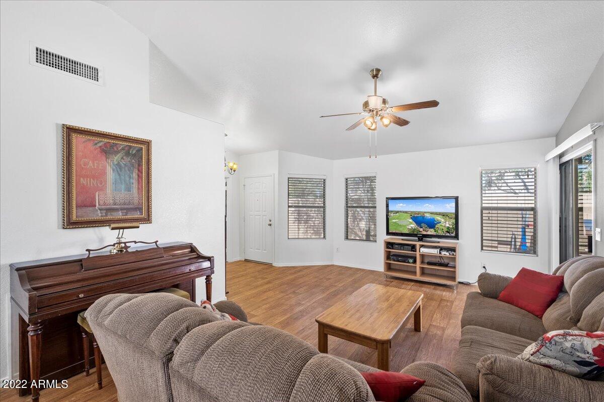 2130 E PINTO Drive