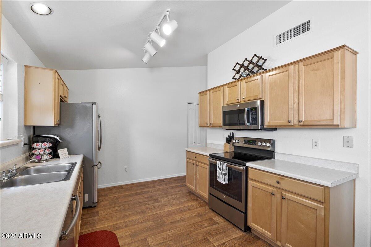 2130 E PINTO Drive