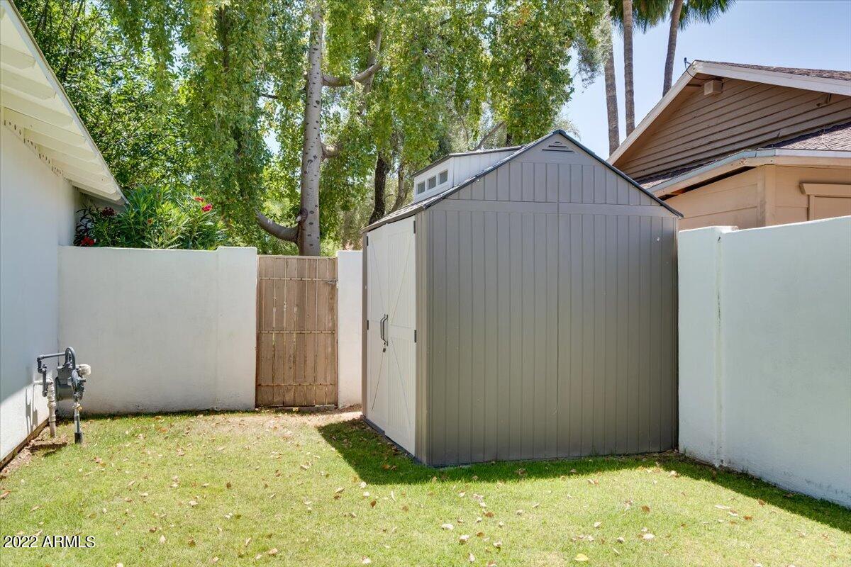 202 W ECHO Lane