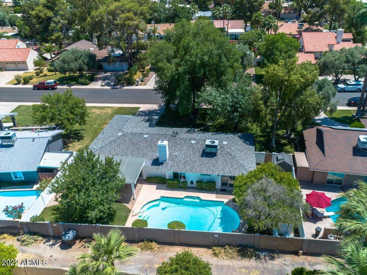 202 W ECHO Lane