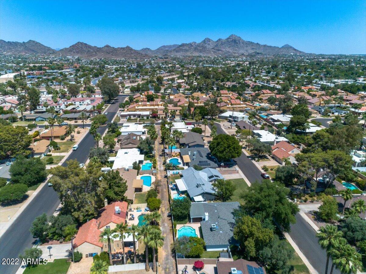 202 W ECHO Lane
