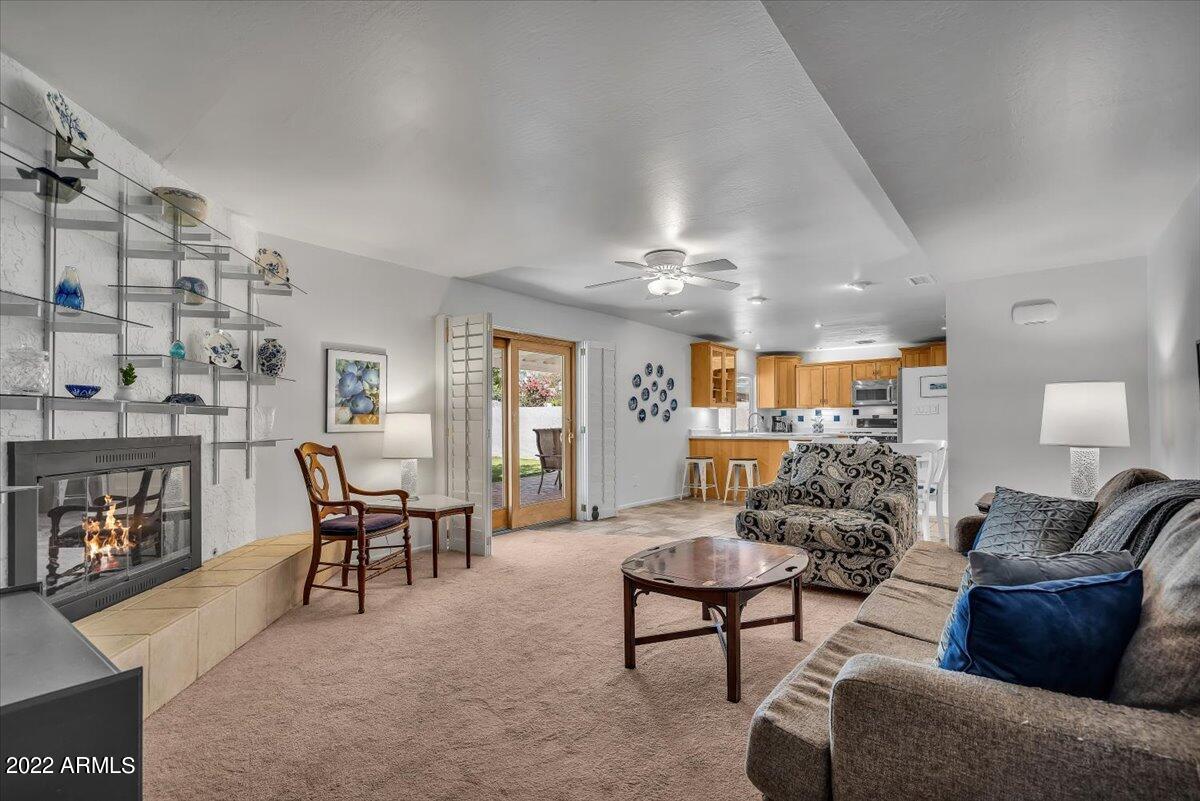 202 W ECHO Lane