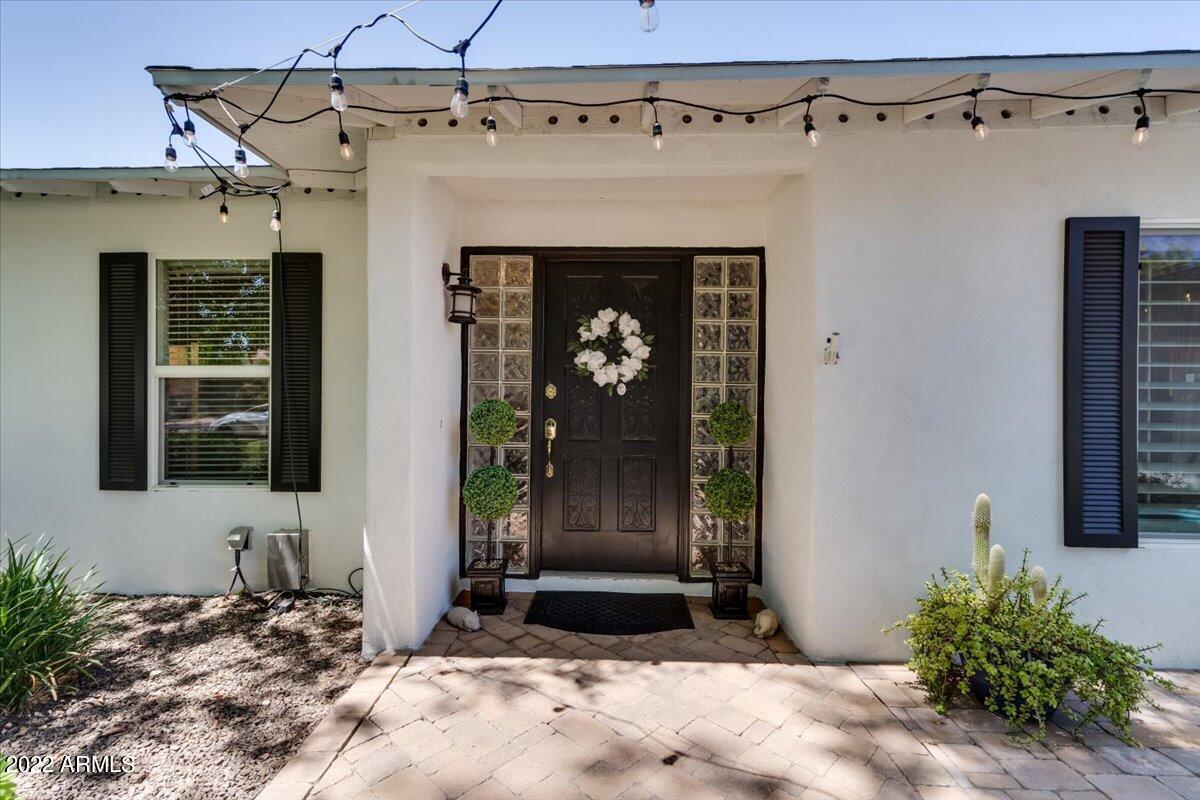 202 W ECHO Lane