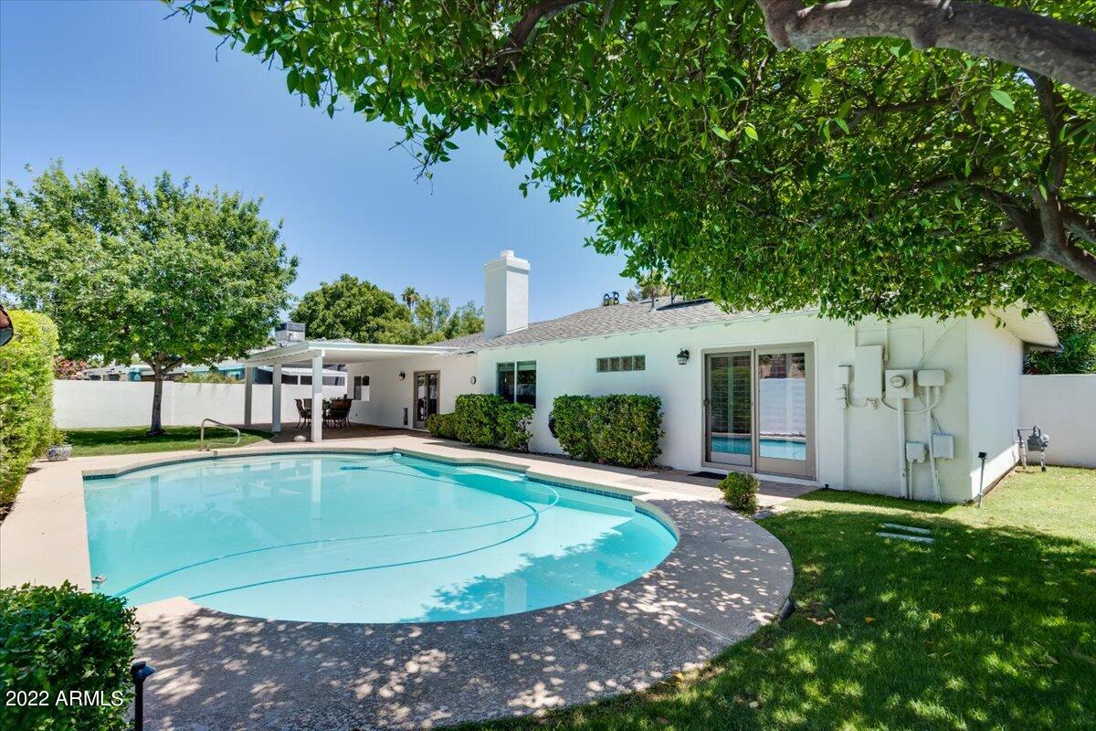 202 W ECHO Lane