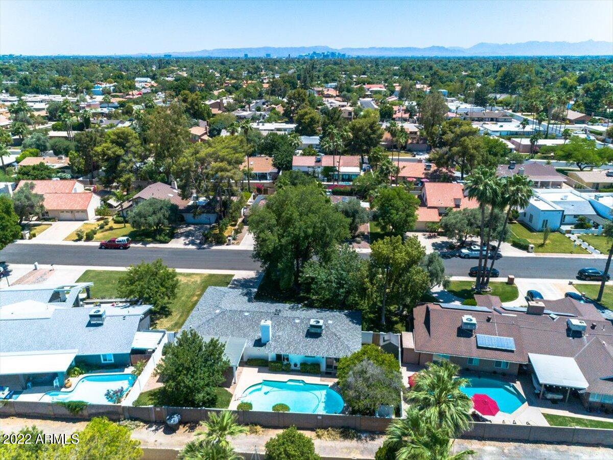 202 W ECHO Lane