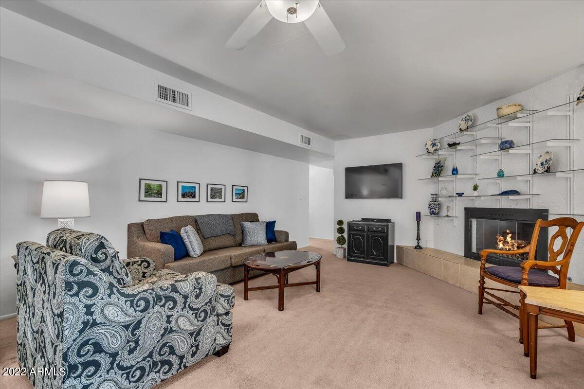 202 W ECHO Lane