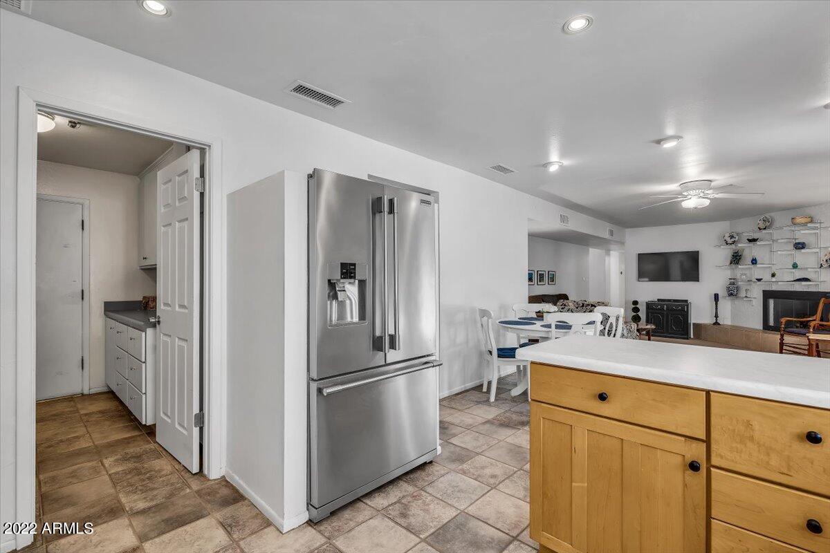 202 W ECHO Lane