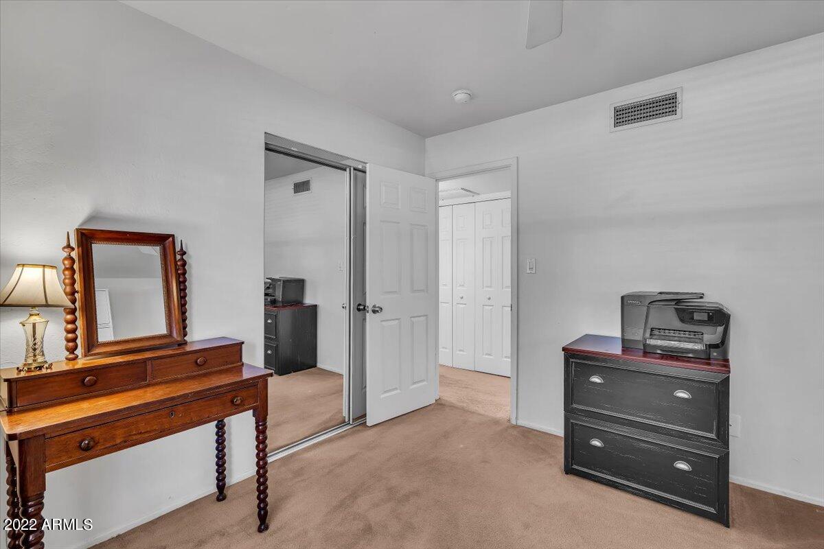 202 W ECHO Lane