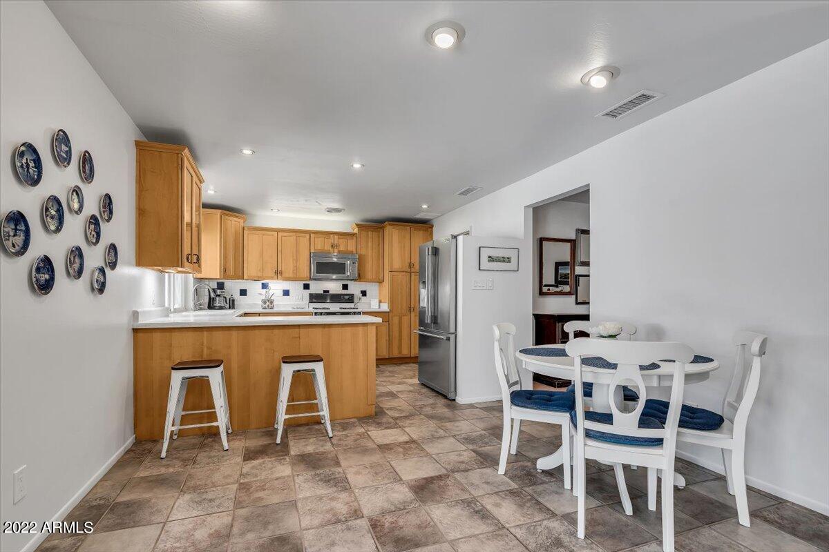 202 W ECHO Lane