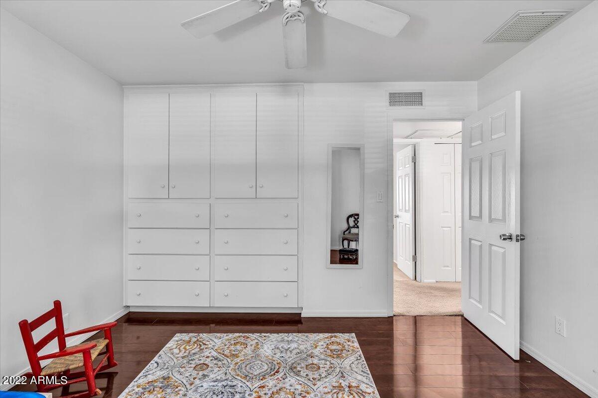 202 W ECHO Lane