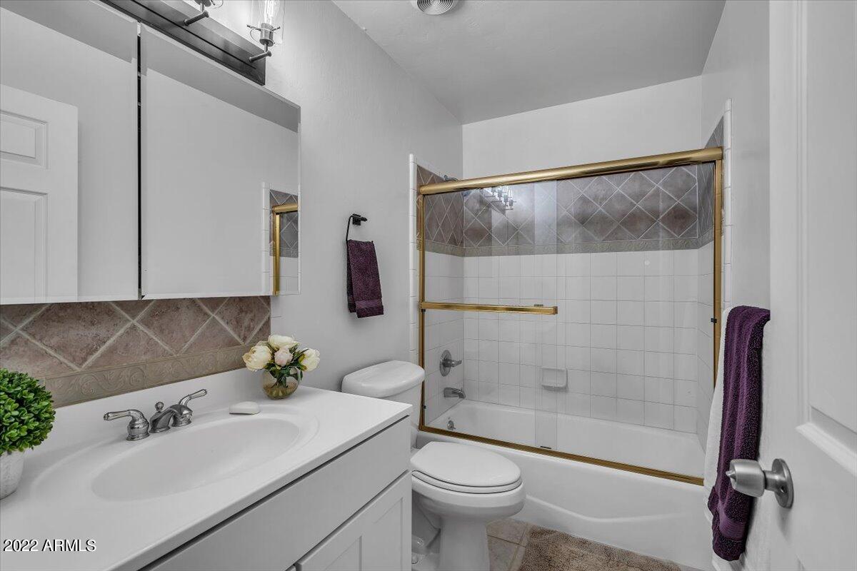 202 W ECHO Lane
