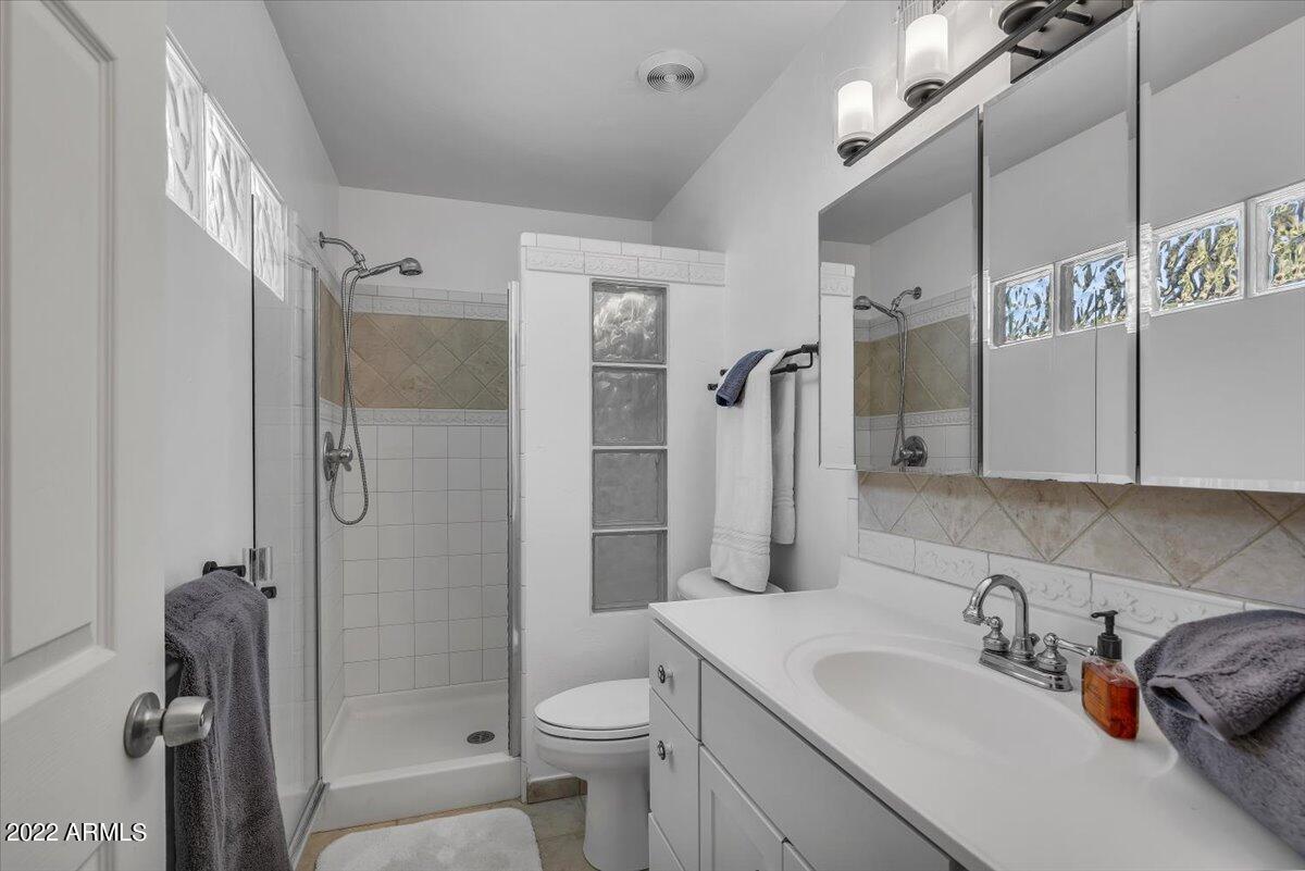 202 W ECHO Lane