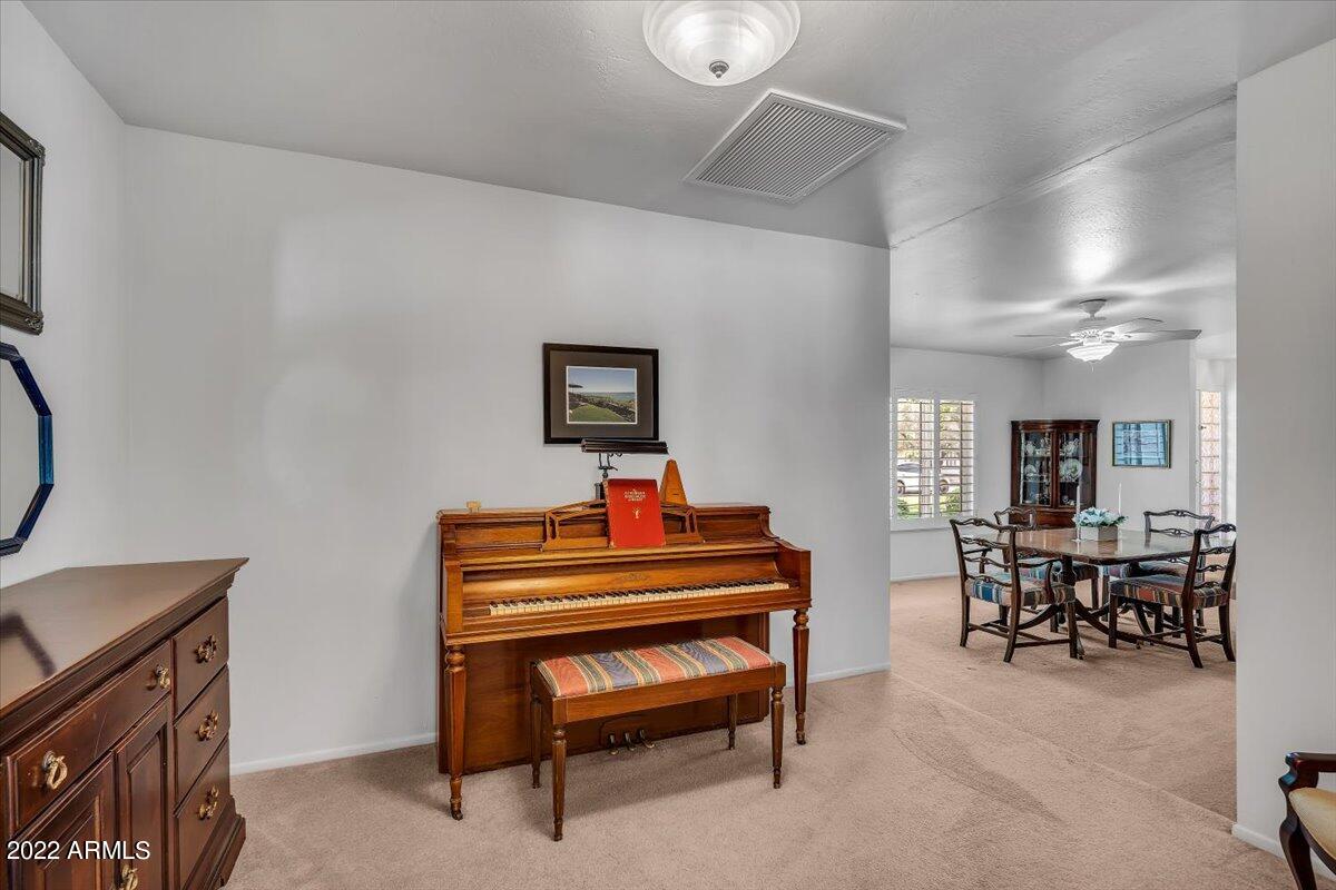 202 W ECHO Lane